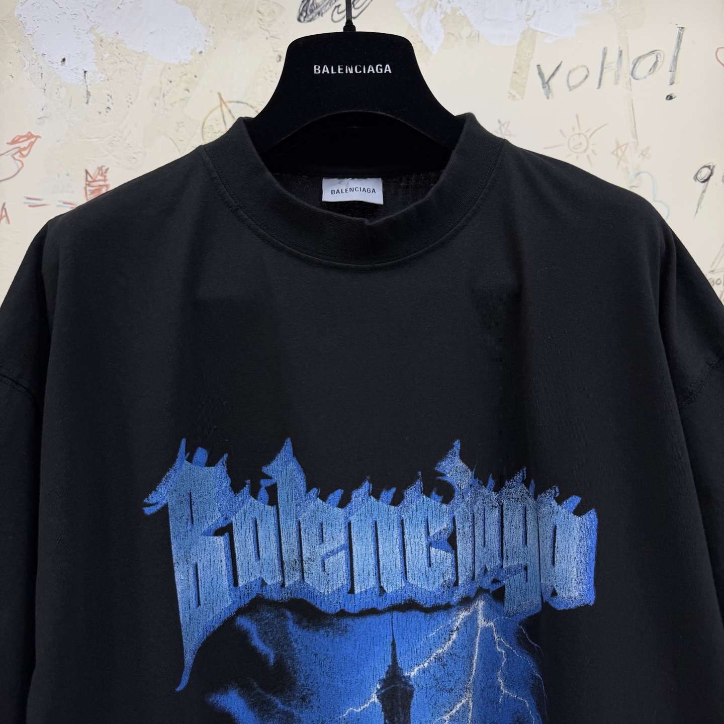 Футболка оверсайз с принтом Эйфелевой башни и молний Balenciaga