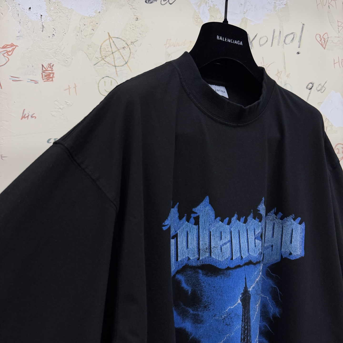 Футболка оверсайз с принтом Эйфелевой башни и молний Balenciaga