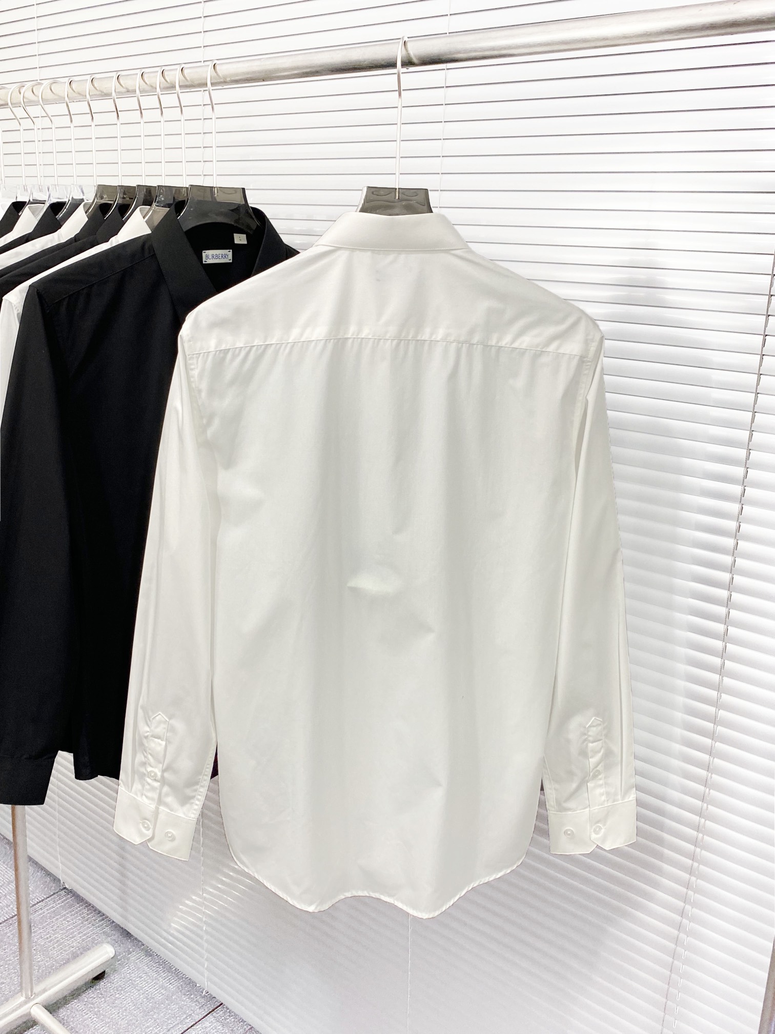 New White Cotton Silk Shirt: Unisex Fashion with Unique Embroidery & Comfort - 图片 4