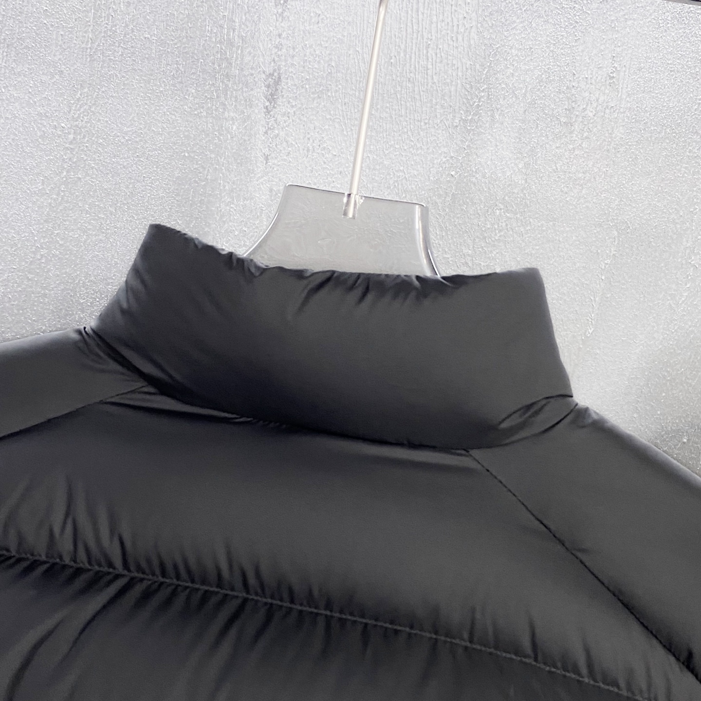 PRA25 FW冬季新款三角标立领保暖羽绒服外套！贸易公司渠道稀出，同步官网发售！P家全新上线的羽绒，现