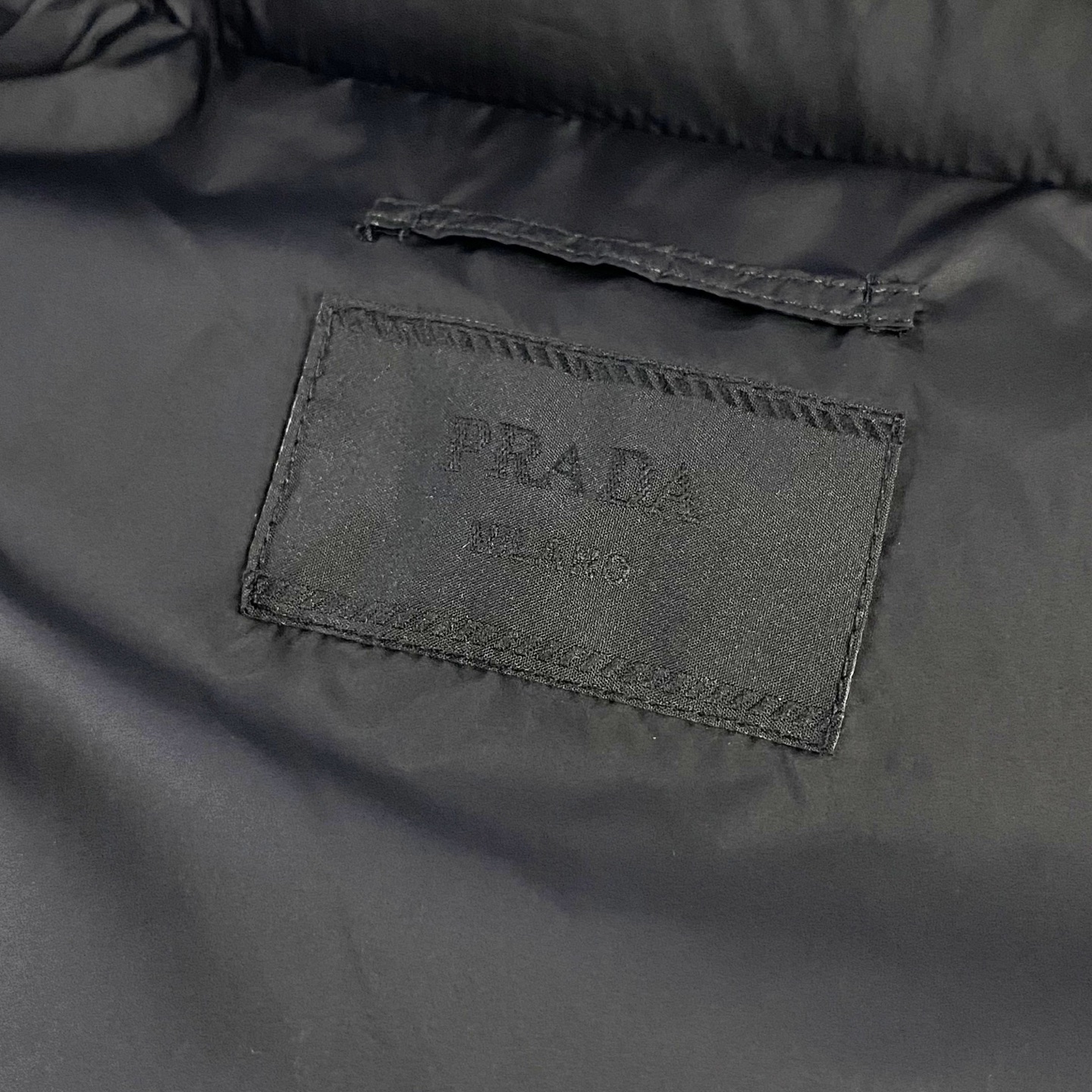 PRA25 FW冬季新款三角标立领保暖羽绒服外套！贸易公司渠道稀出，同步官网发售！P家全新上线的羽绒，现