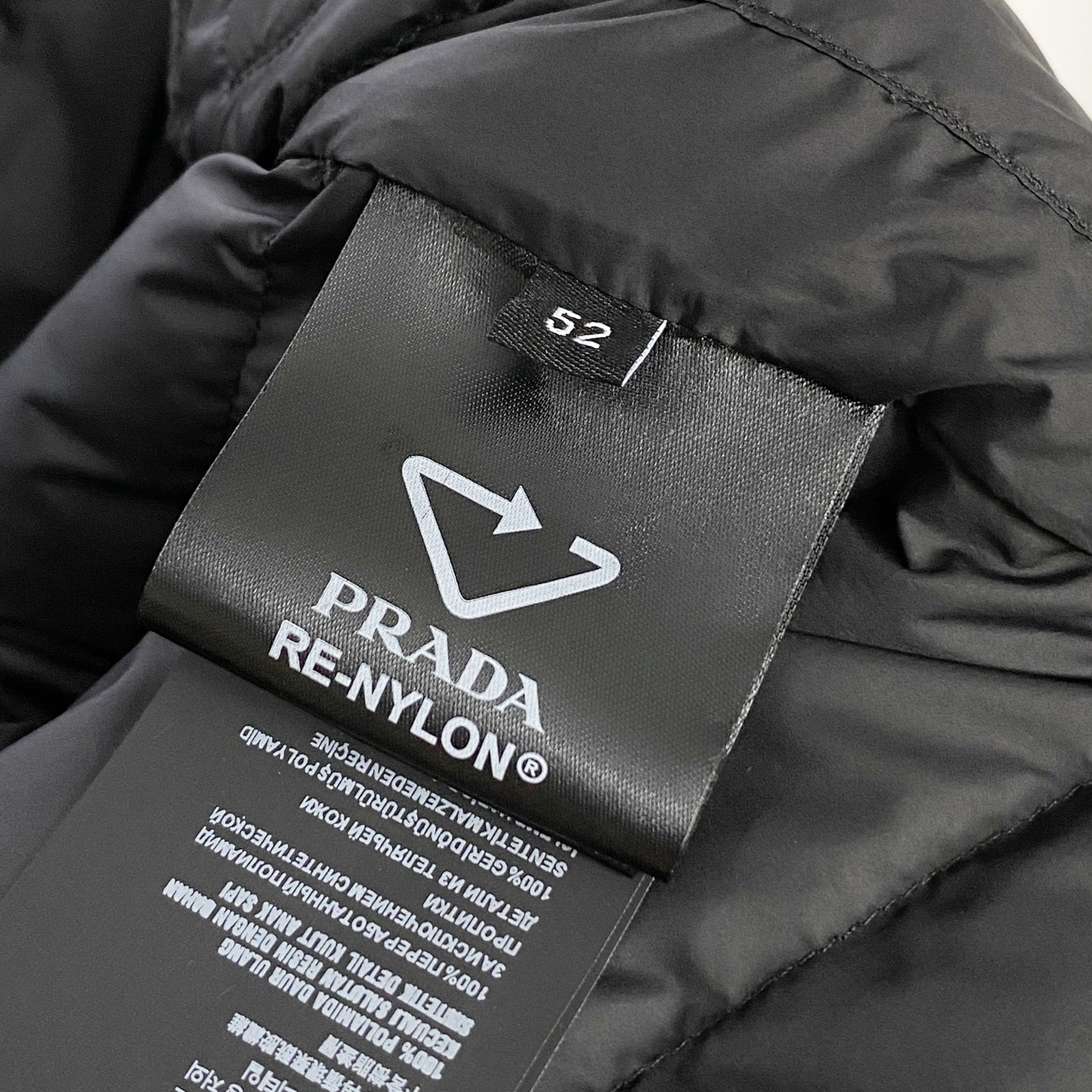 PRA25 FW冬季新款三角标立领保暖羽绒服外套！贸易公司渠道稀出，同步官网发售！P家全新上线的羽绒，现