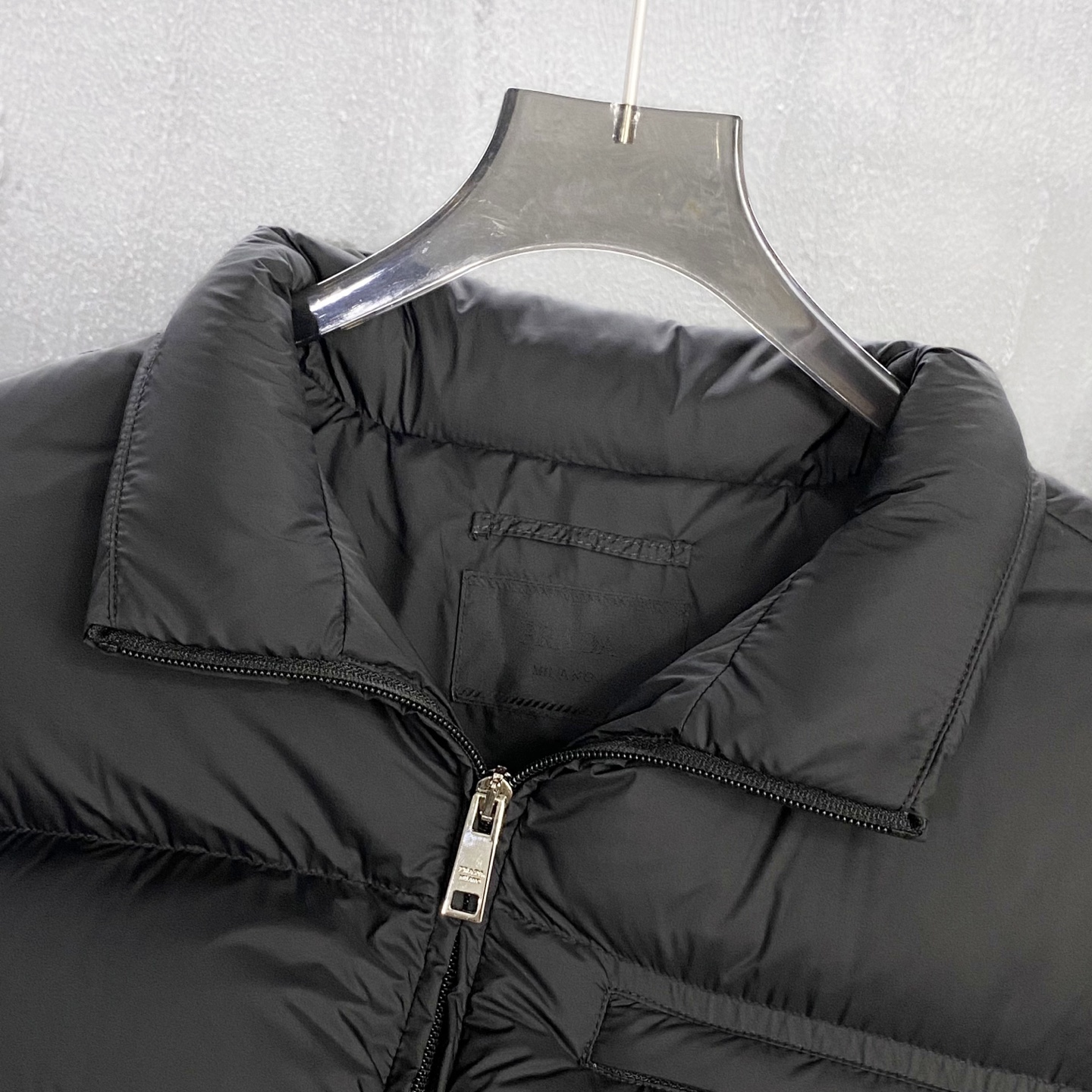 PRA25 FW冬季新款三角标立领保暖羽绒服外套！贸易公司渠道稀出，同步官网发售！P家全新上线的羽绒，现