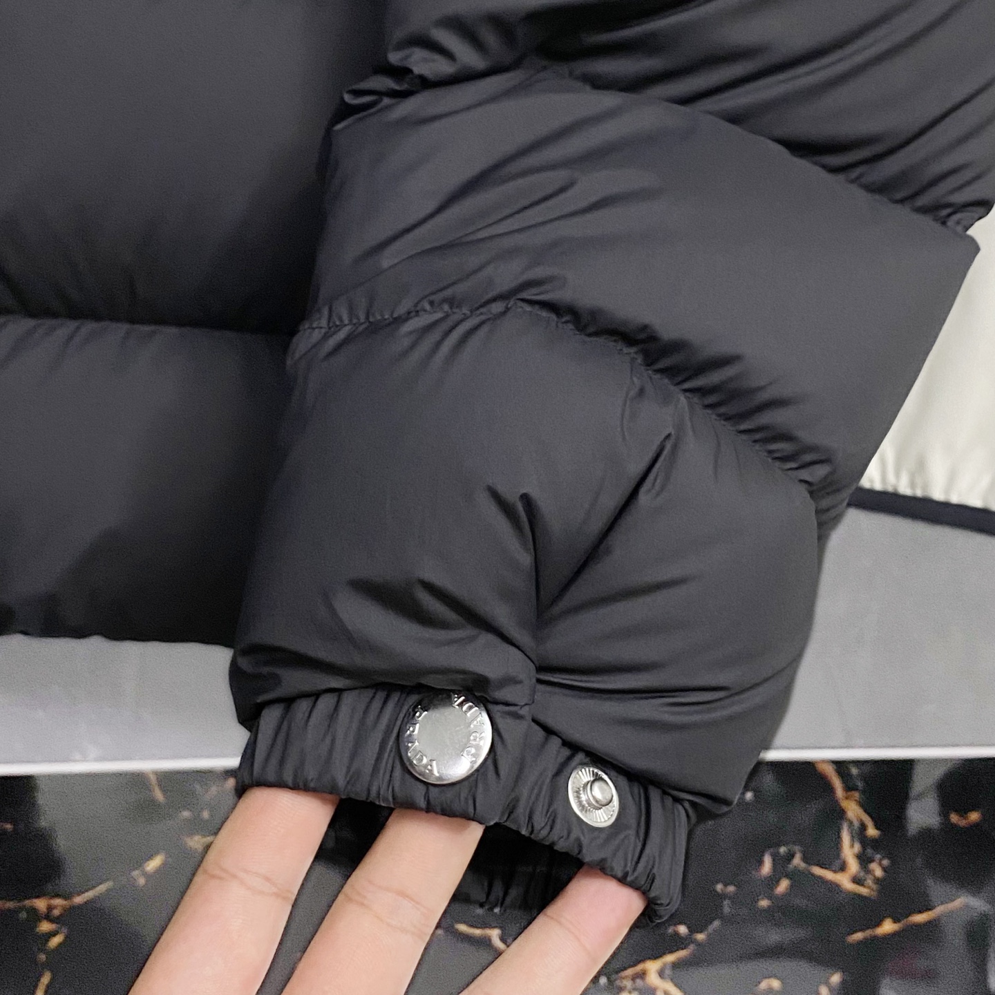 PRA25 FW冬季新款三角标立领保暖羽绒服外套！贸易公司渠道稀出，同步官网发售！P家全新上线的羽绒，现