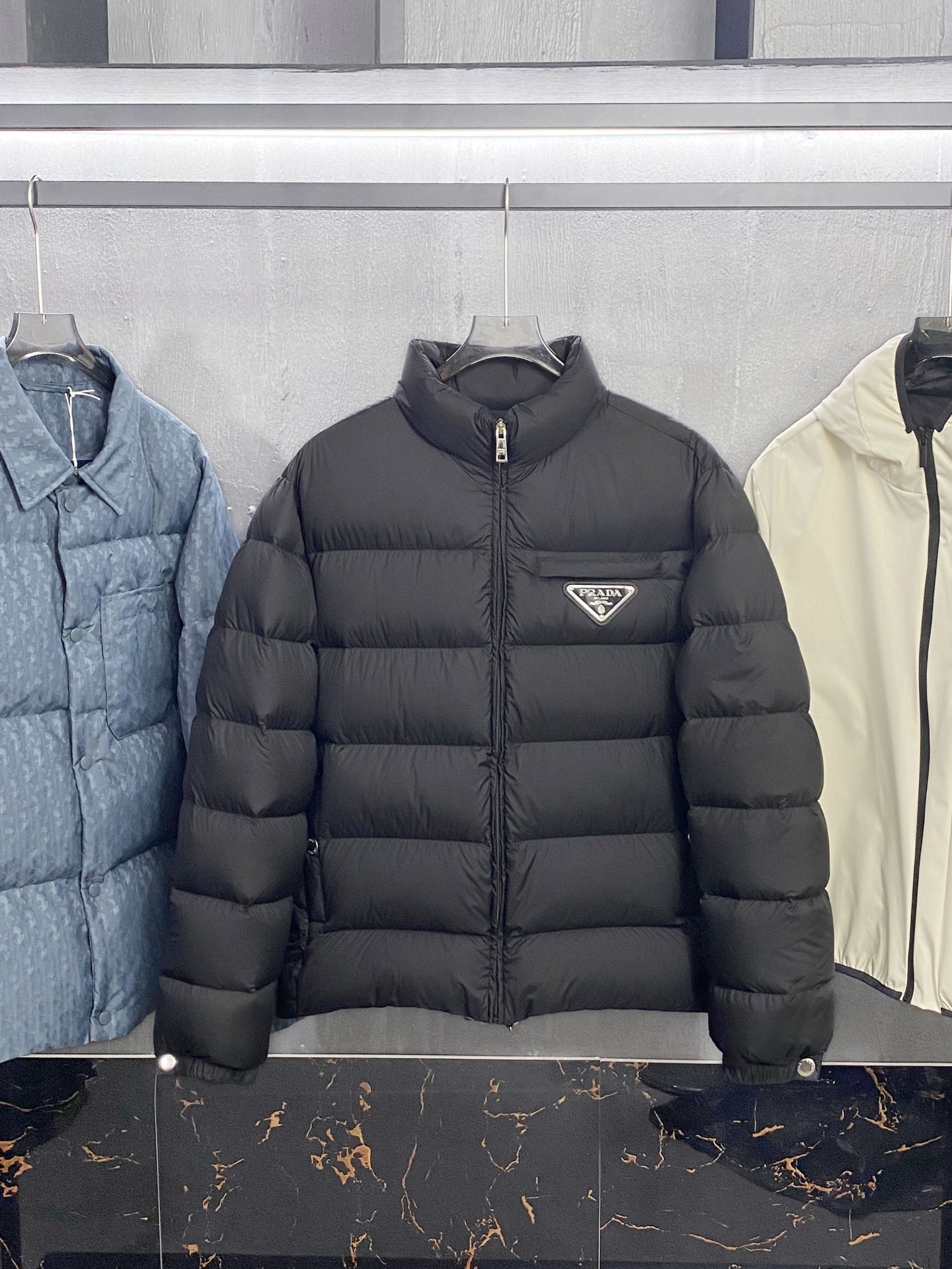 PRA25 FW冬季新款三角标立领保暖羽绒服外套！贸易公司渠道稀出，同步官网发售！P家全新上线的羽绒，现