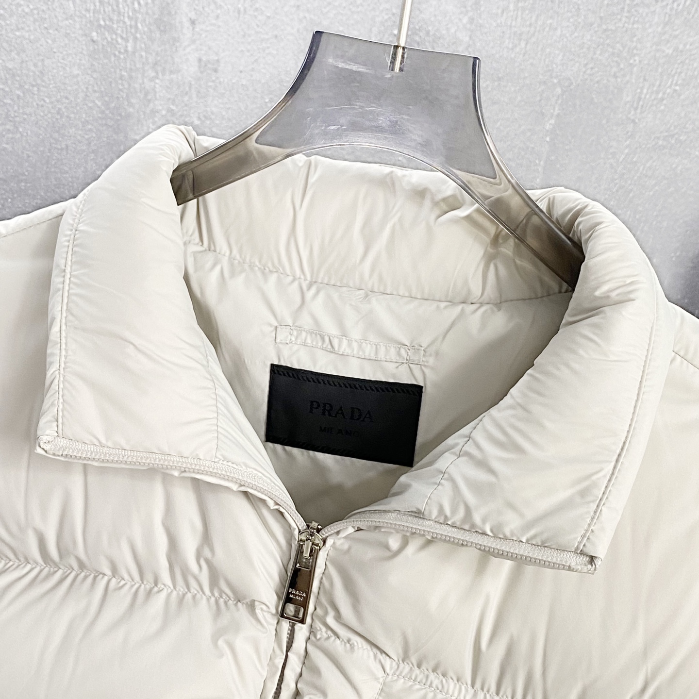 PRA25 FW冬季新款三角标立领保暖羽绒服外套！贸易公司渠道稀出，同步官网发售！P家全新上线的羽绒，现