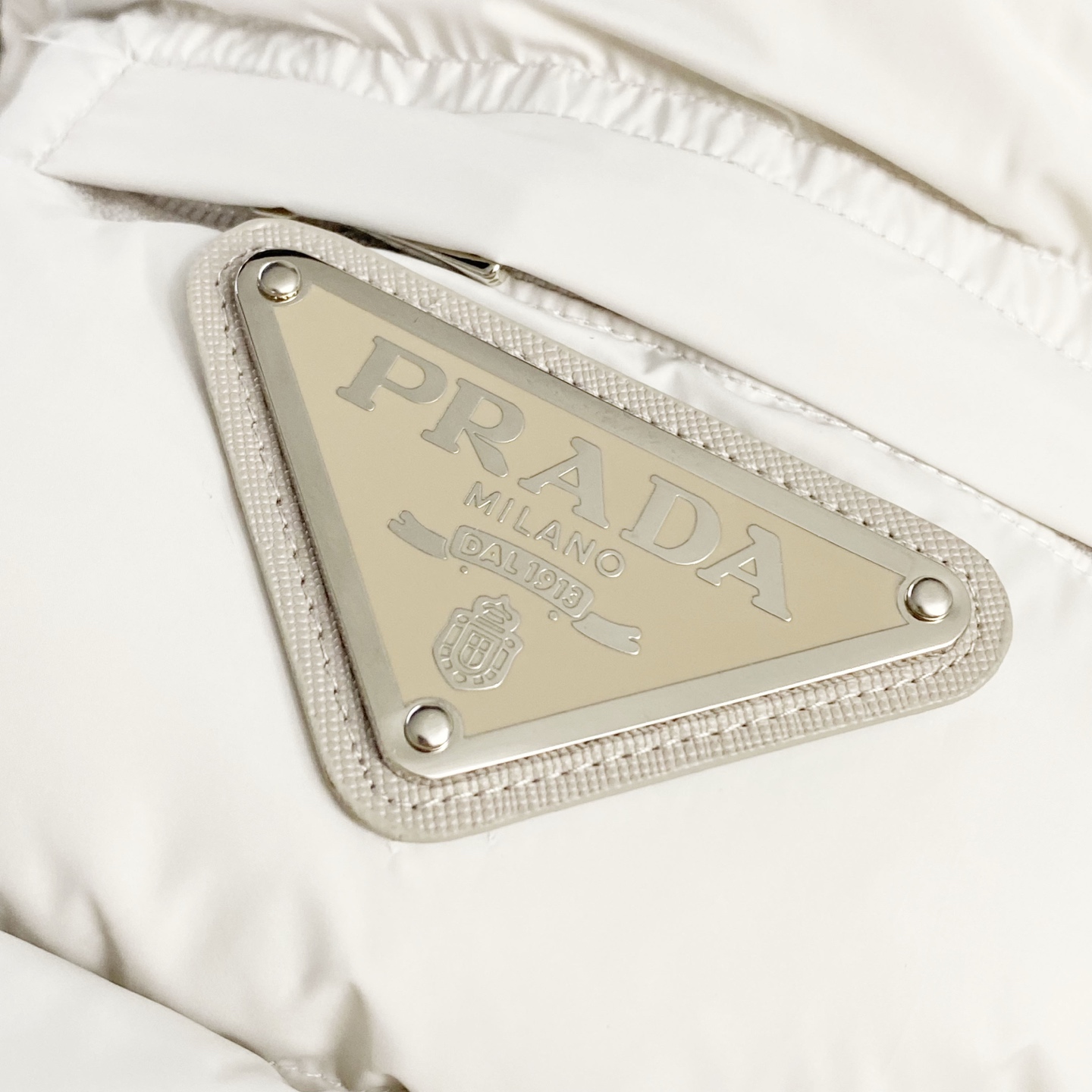 PRA25 FW冬季新款三角标立领保暖羽绒服外套！贸易公司渠道稀出，同步官网发售！P家全新上线的羽绒，现