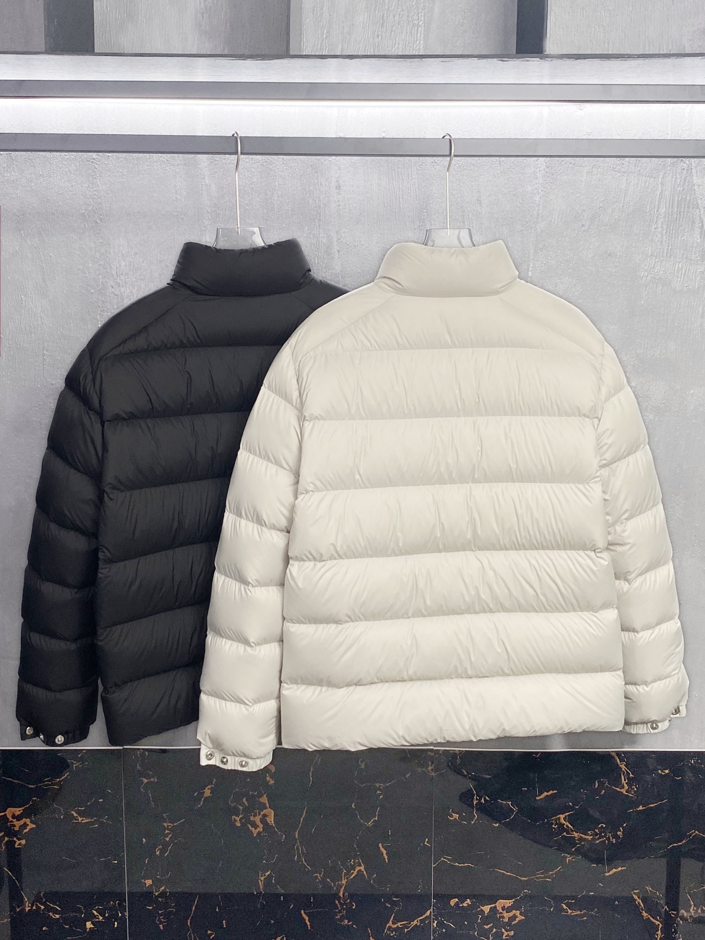 PRA25 FW冬季新款三角标立领保暖羽绒服外套！贸易公司渠道稀出，同步官网发售！P家全新上线的羽绒，现