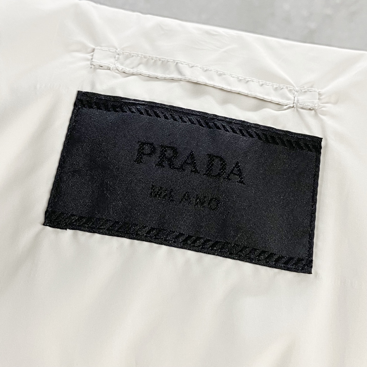 PRA25 FW冬季新款三角标立领保暖羽绒服外套！贸易公司渠道稀出，同步官网发售！P家全新上线的羽绒，现