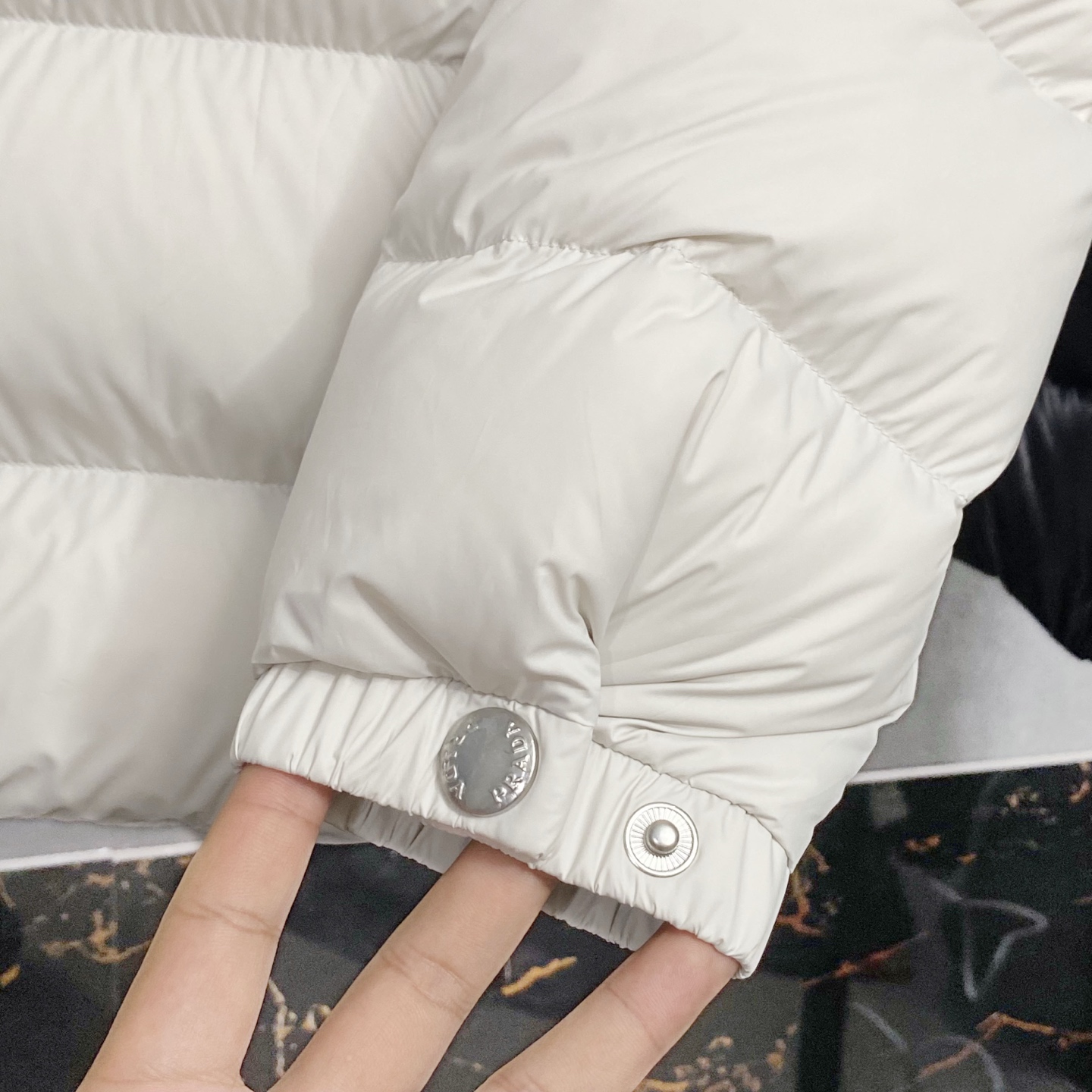 PRA25 FW冬季新款三角标立领保暖羽绒服外套！贸易公司渠道稀出，同步官网发售！P家全新上线的羽绒，现