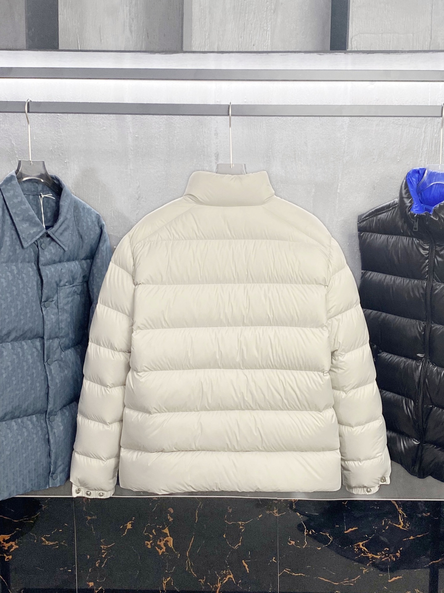 PRA25 FW冬季新款三角标立领保暖羽绒服外套！贸易公司渠道稀出，同步官网发售！P家全新上线的羽绒，现