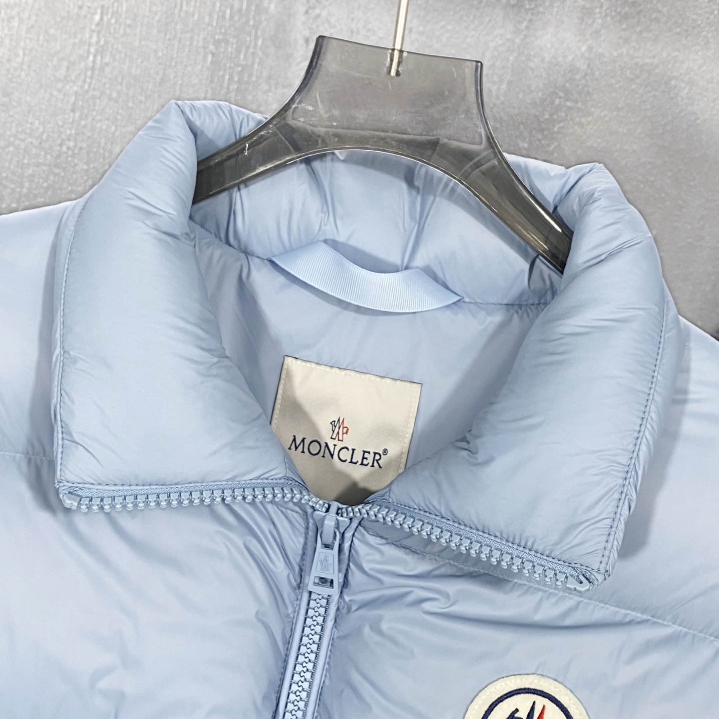 MON25FW秋冬新款经典毛毡刺绣徽章尼龙羽绒夹克，男女同款！胸口大logo立领羽绒服外套！贸易公司渠道