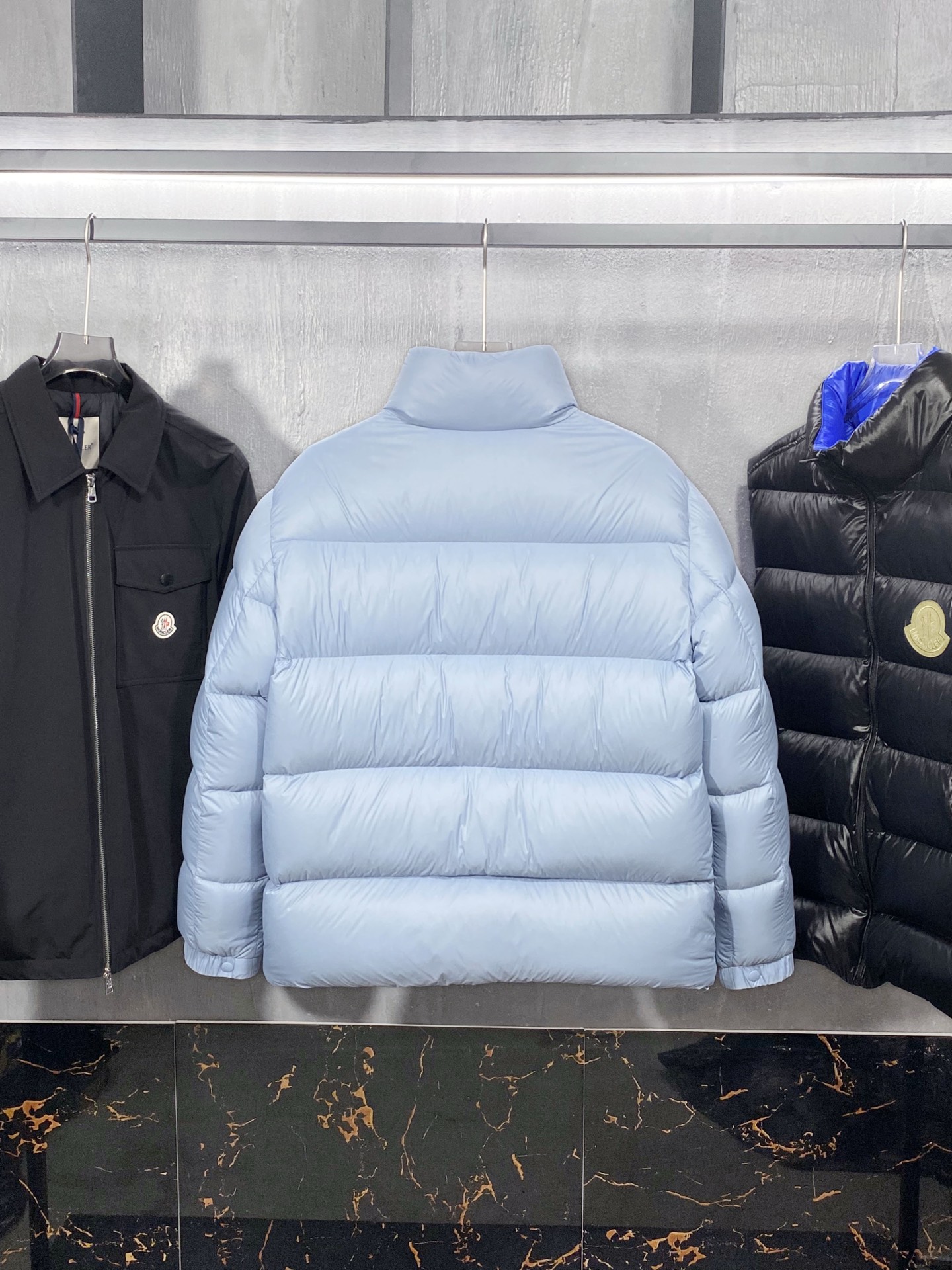 MON25FW秋冬新款经典毛毡刺绣徽章尼龙羽绒夹克，男女同款！胸口大logo立领羽绒服外套！贸易公司渠道