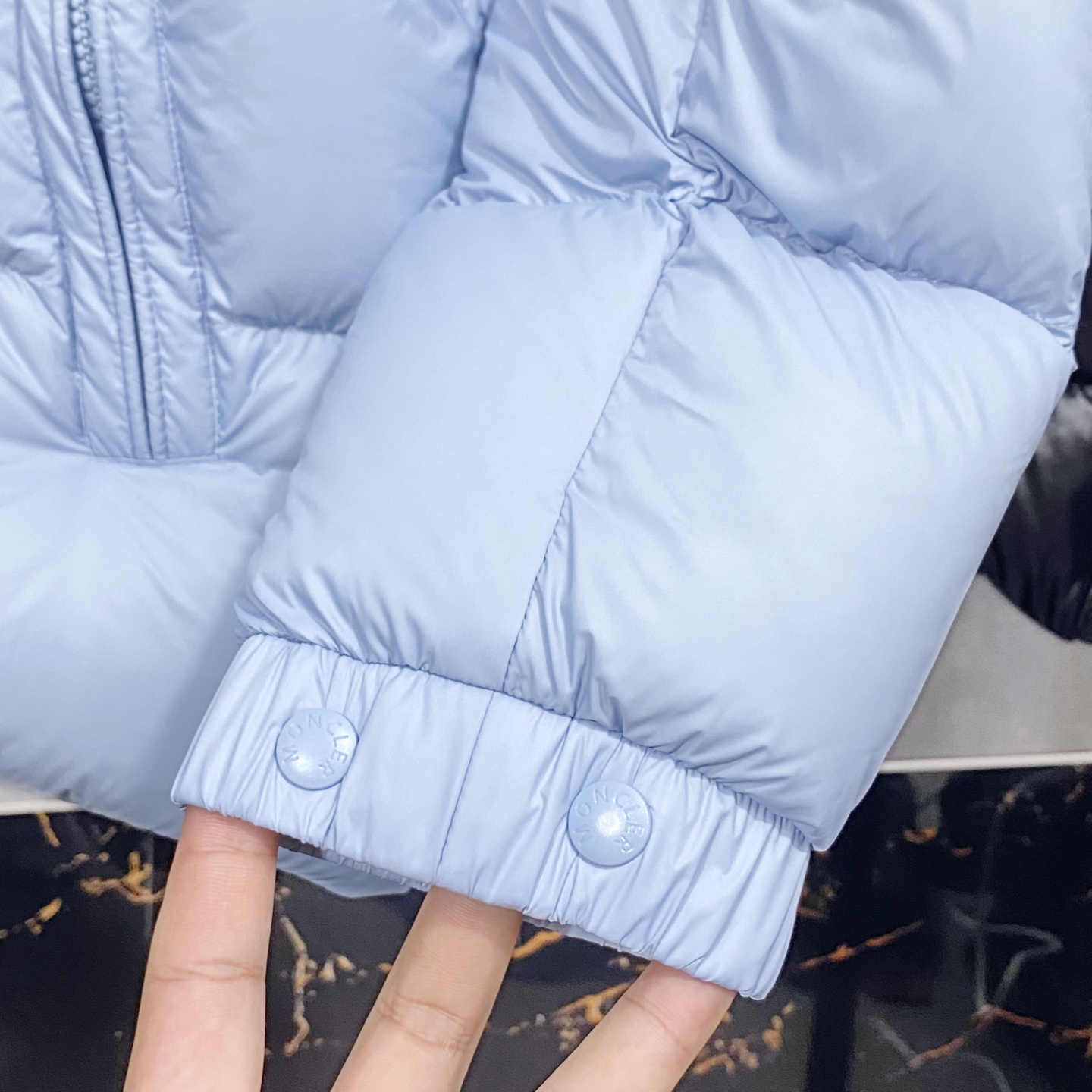 MON25FW秋冬新款经典毛毡刺绣徽章尼龙羽绒夹克，男女同款！胸口大logo立领羽绒服外套！贸易公司渠道