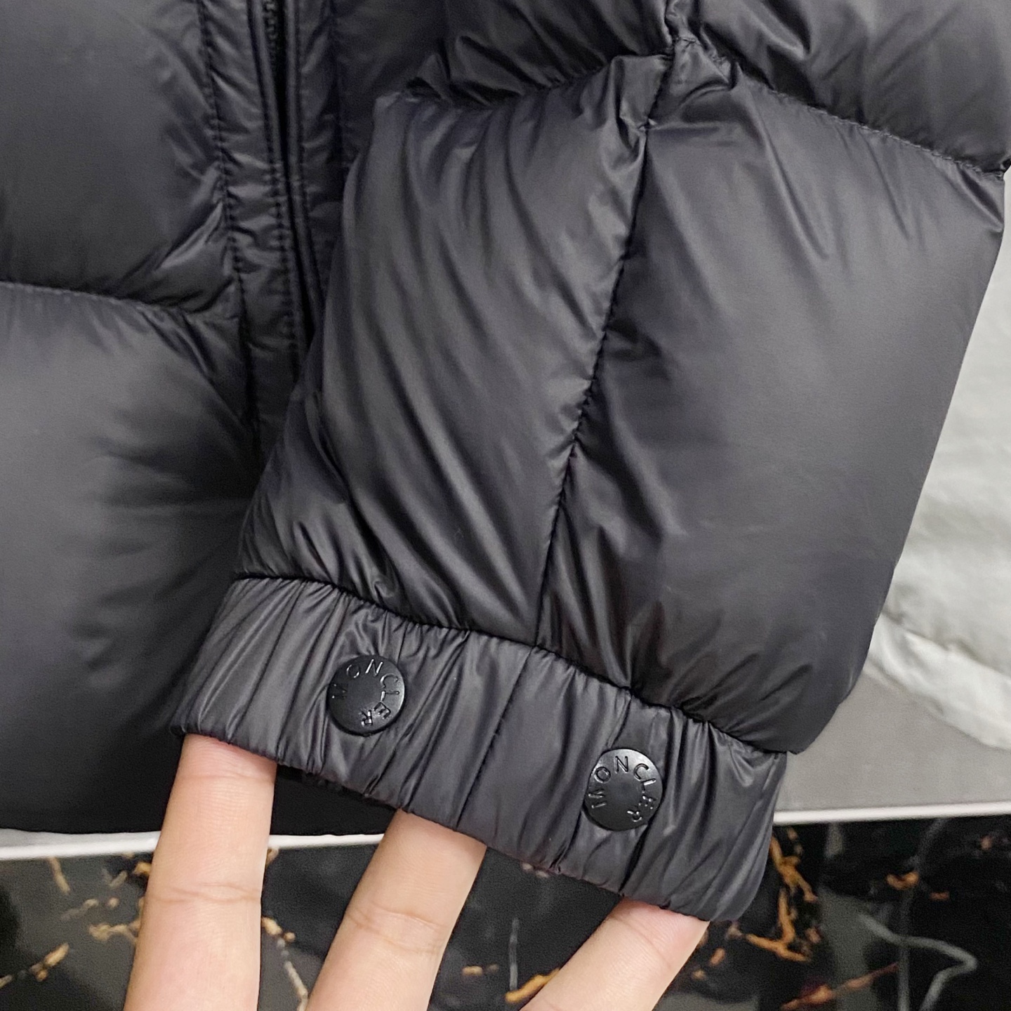 MON25FW秋冬新款经典毛毡刺绣徽章尼龙羽绒夹克，男女同款！胸口大logo立领羽绒服外套！贸易公司渠道