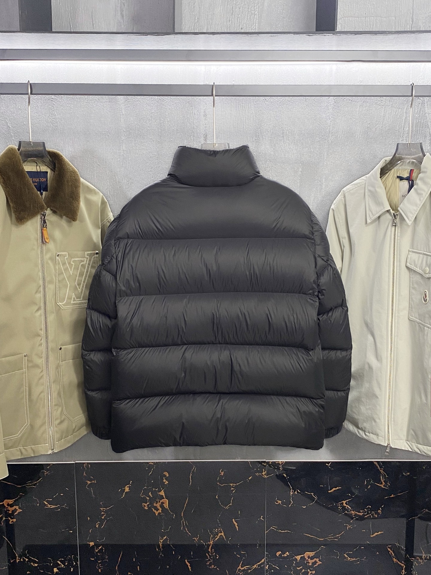 MON25FW秋冬新款经典毛毡刺绣徽章尼龙羽绒夹克，男女同款！胸口大logo立领羽绒服外套！贸易公司渠道