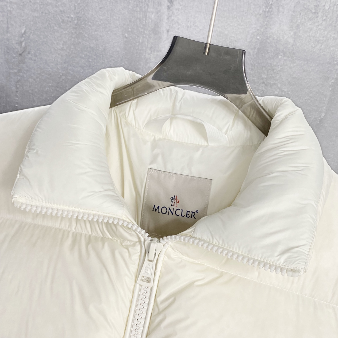 MON25FW秋冬新款经典毛毡刺绣徽章尼龙羽绒夹克，男女同款！胸口大logo立领羽绒服外套！贸易公司渠道