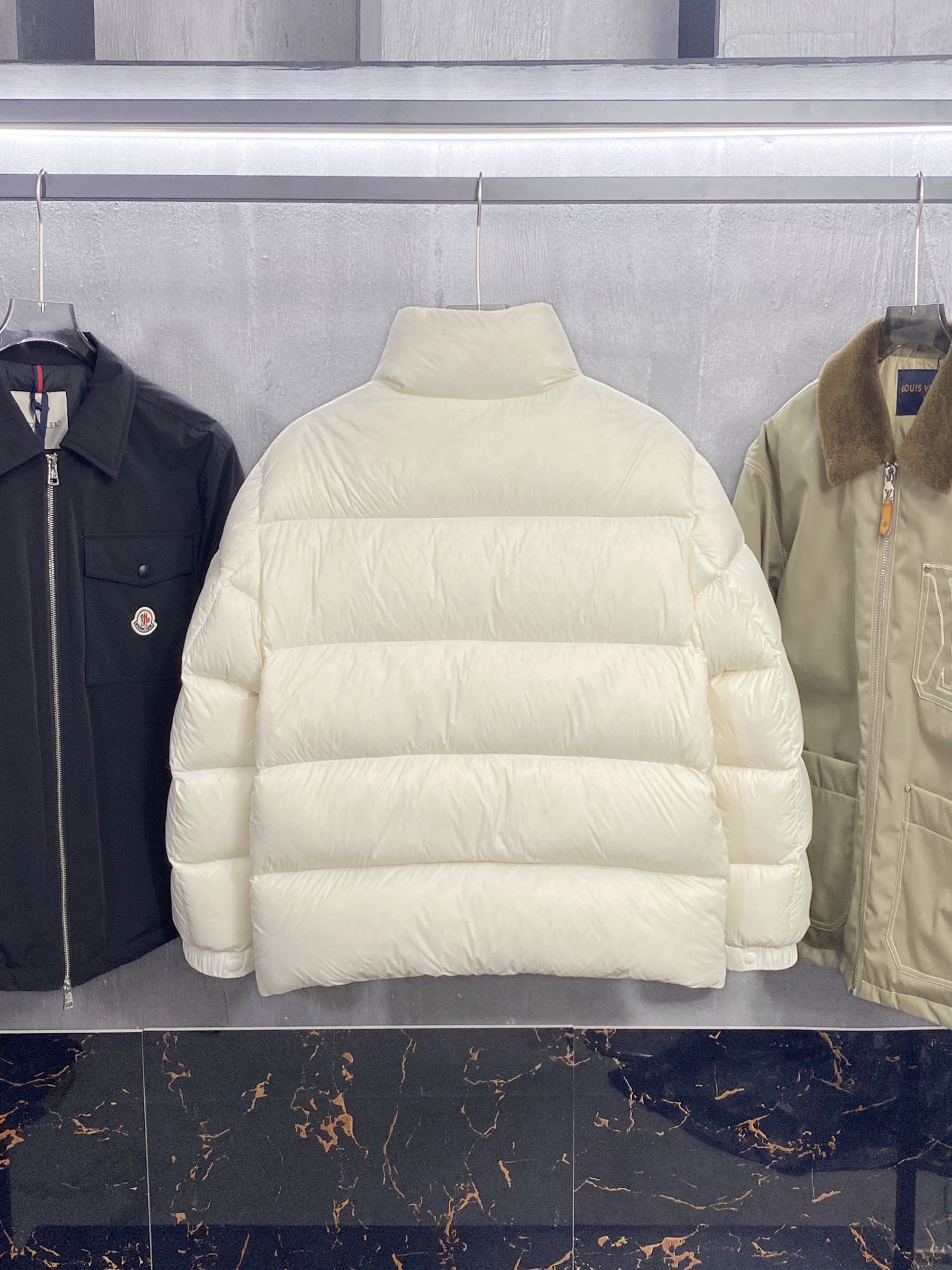 MON25FW秋冬新款经典毛毡刺绣徽章尼龙羽绒夹克，男女同款！胸口大logo立领羽绒服外套！贸易公司渠道