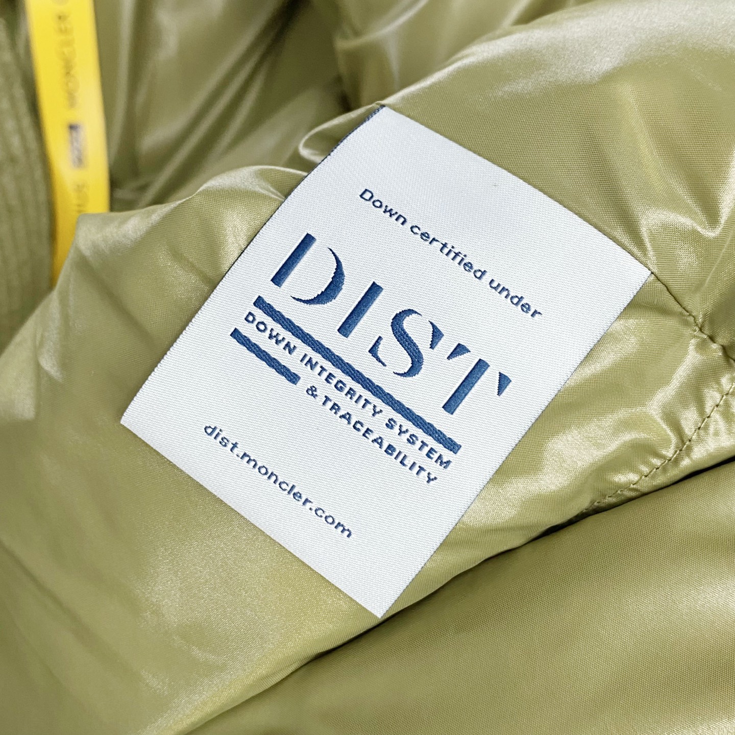 MON25FW秋冬款时尚哑光尼龙防水羽绒夹克，经典刺绣徽章高立领羽绒服外套！贸易公司重磅渠道稀出，可遇不