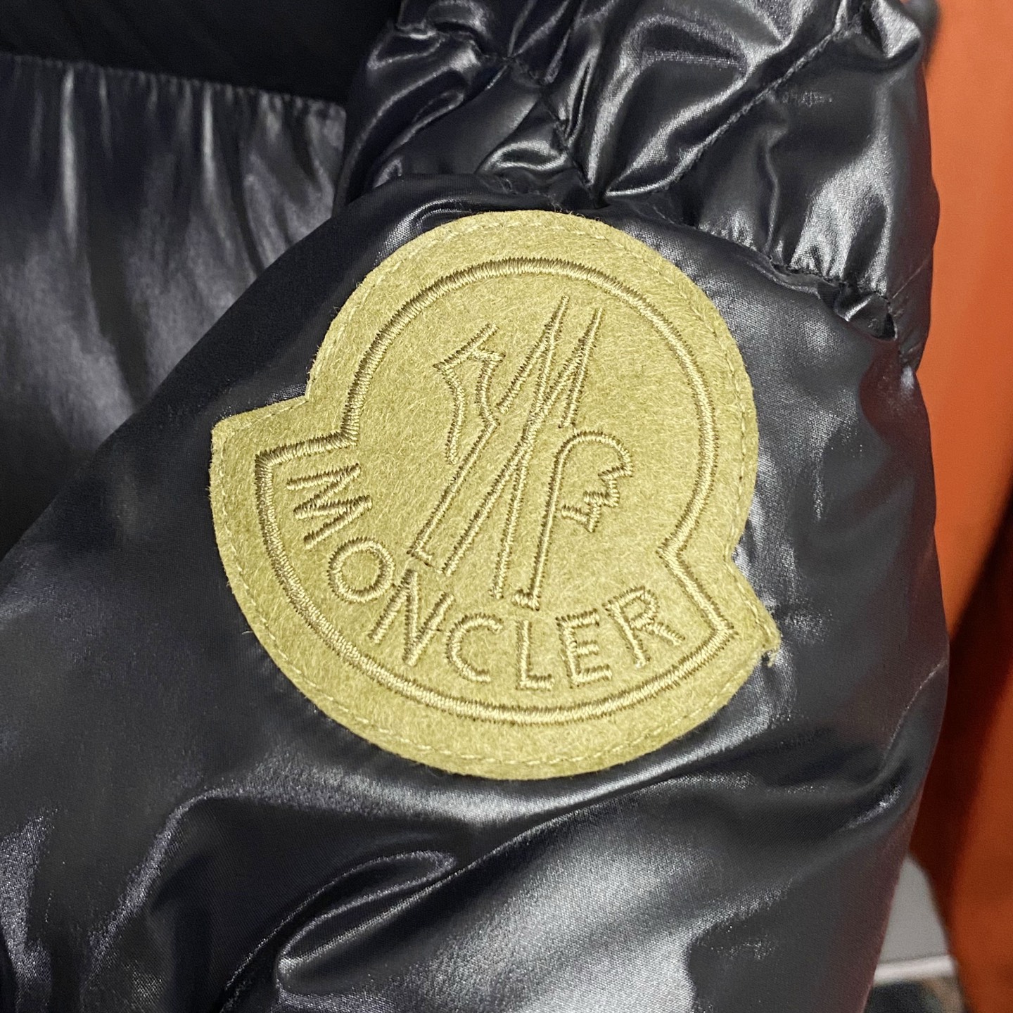 MON25FW秋冬款时尚哑光尼龙防水羽绒夹克，经典刺绣徽章高立领羽绒服外套！贸易公司重磅渠道稀出，可遇不