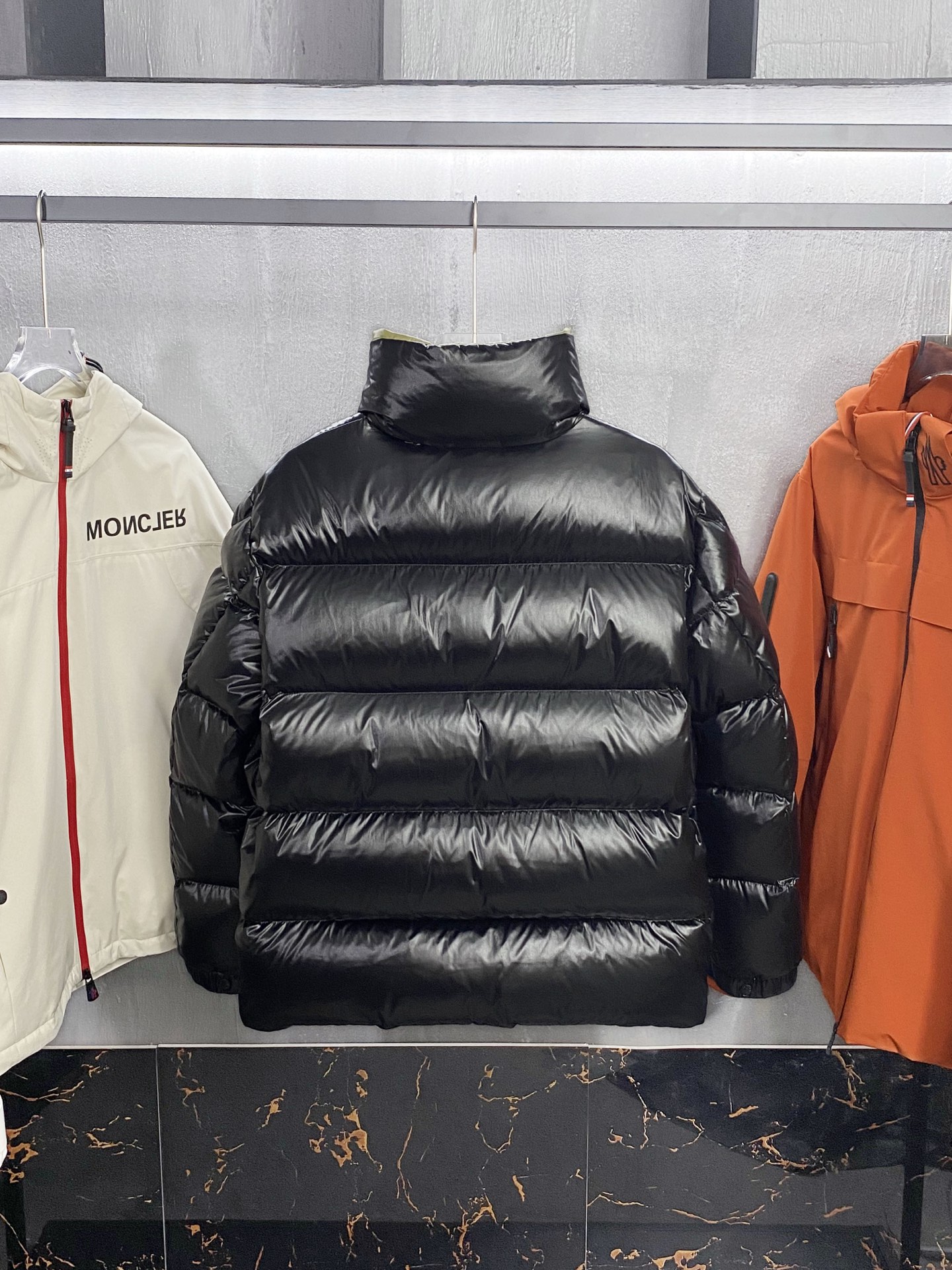 MON25FW秋冬款时尚哑光尼龙防水羽绒夹克，经典刺绣徽章高立领羽绒服外套！贸易公司重磅渠道稀出，可遇不