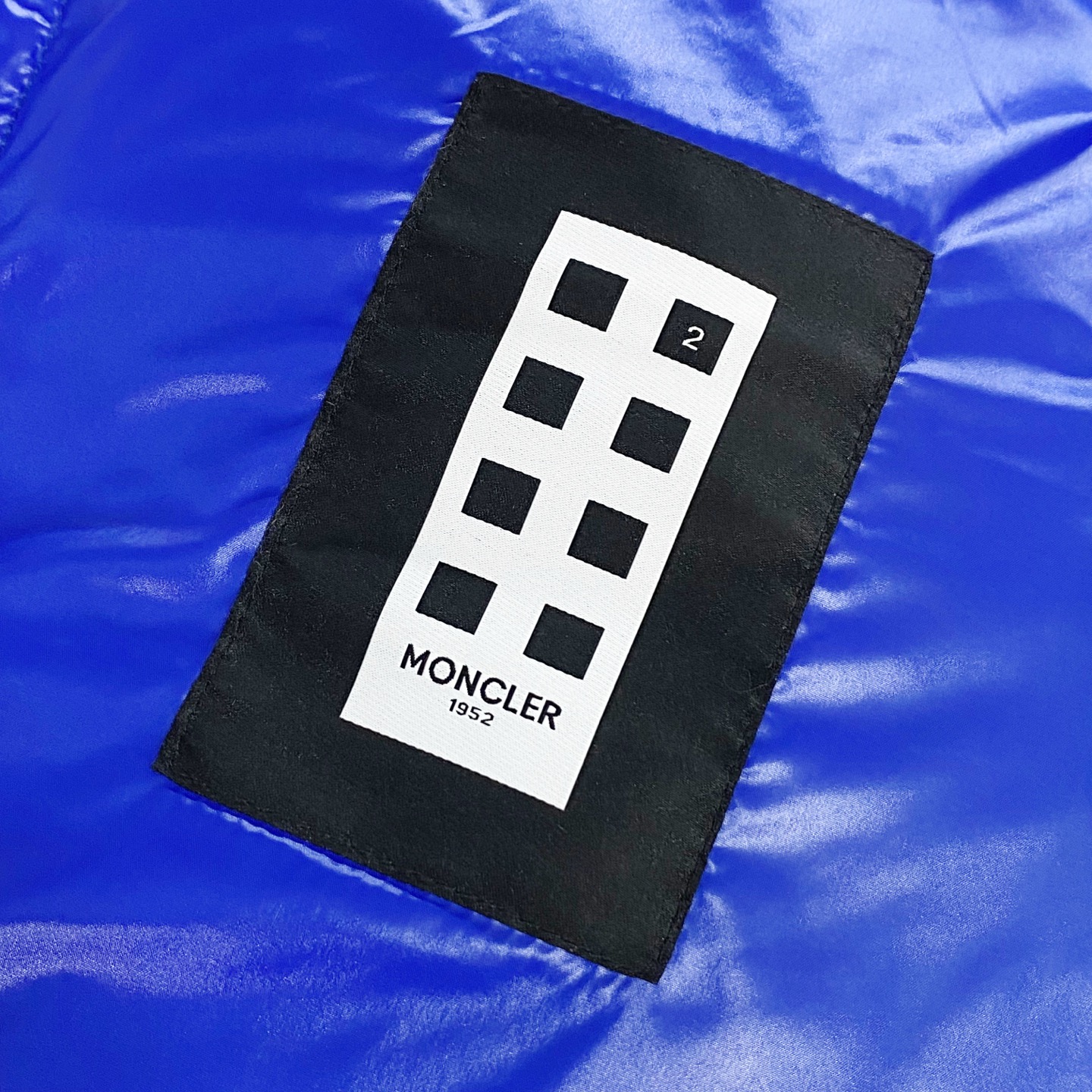 MON25FW秋冬款时尚哑光尼龙防水羽绒夹克，经典刺绣徽章高立领羽绒服外套！贸易公司重磅渠道稀出，可遇不