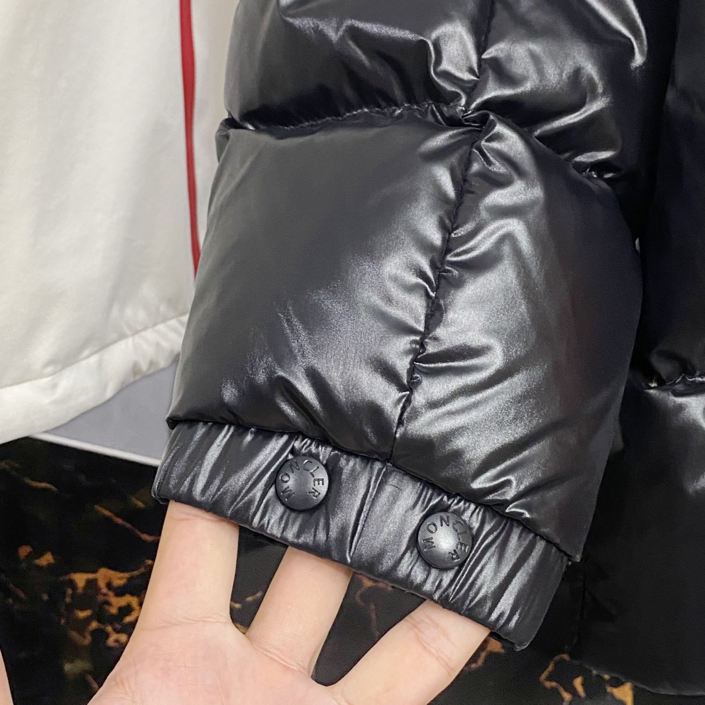 MON25FW秋冬款时尚哑光尼龙防水羽绒夹克，经典刺绣徽章高立领羽绒服外套！贸易公司重磅渠道稀出，可遇不