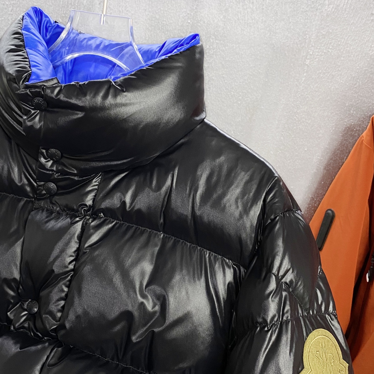 MON25FW秋冬款时尚哑光尼龙防水羽绒夹克，经典刺绣徽章高立领羽绒服外套！贸易公司重磅渠道稀出，可遇不