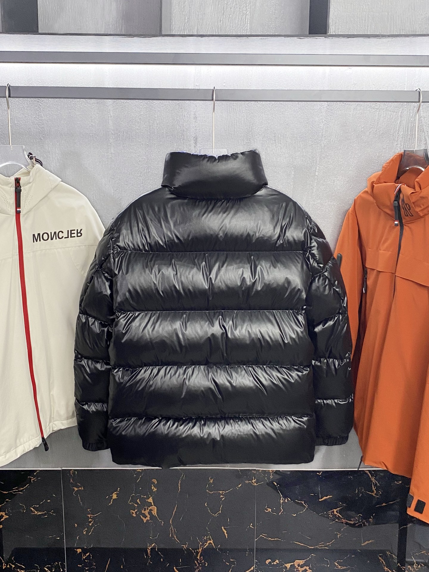 MON25FW秋冬款时尚哑光尼龙防水羽绒夹克，经典刺绣徽章高立领羽绒服外套！贸易公司重磅渠道稀出，可遇不