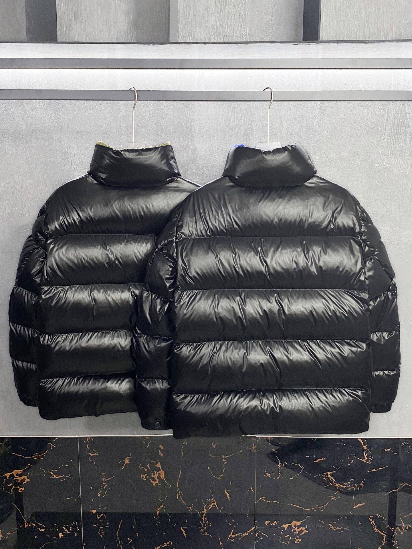 MON25FW秋冬款时尚哑光尼龙防水羽绒夹克，经典刺绣徽章高立领羽绒服外套！贸易公司重磅渠道稀出，可遇不