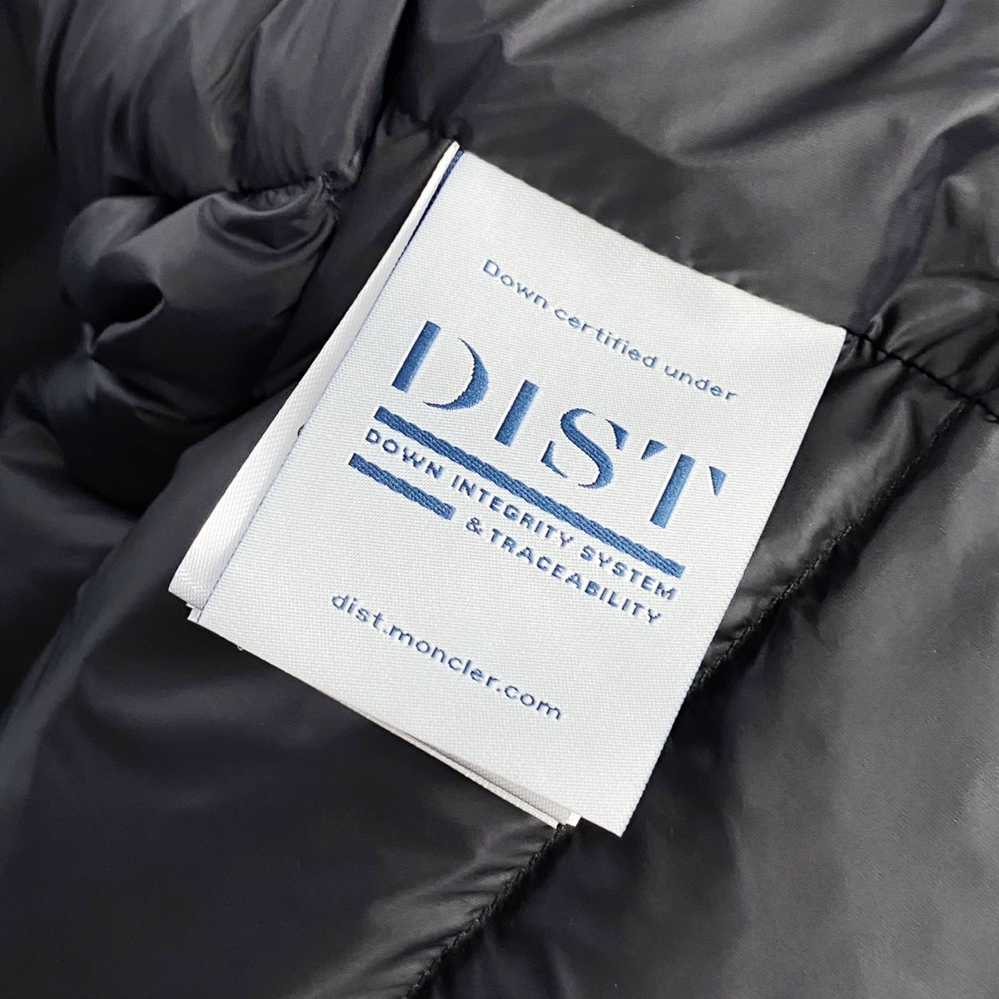 MON25FW秋冬新款轻薄尼龙立领羽绒马甲，男女同款经典毛毡徽章时尚保暖羽绒马甲外套！贸易公司渠道稀出，