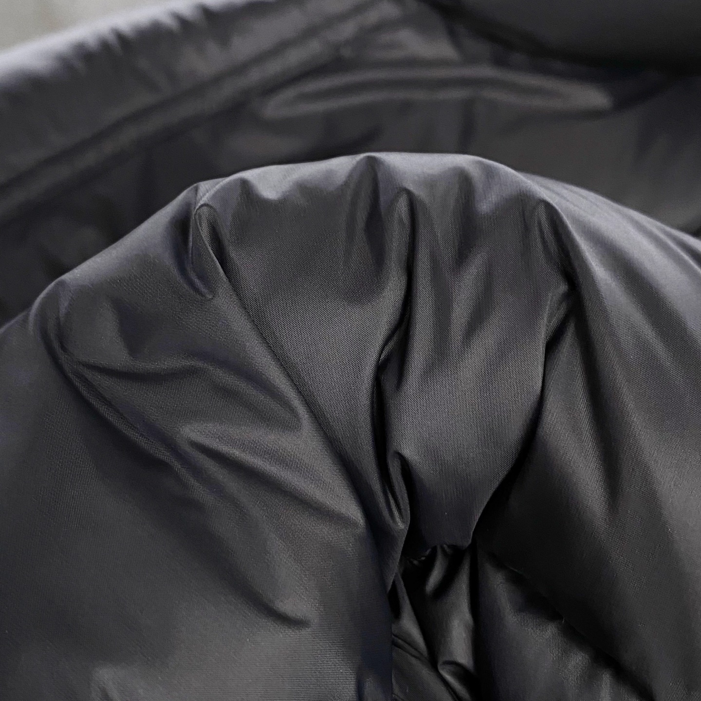 MON25FW秋冬新款轻薄尼龙立领羽绒马甲，男女同款经典毛毡徽章时尚保暖羽绒马甲外套！贸易公司渠道稀出，