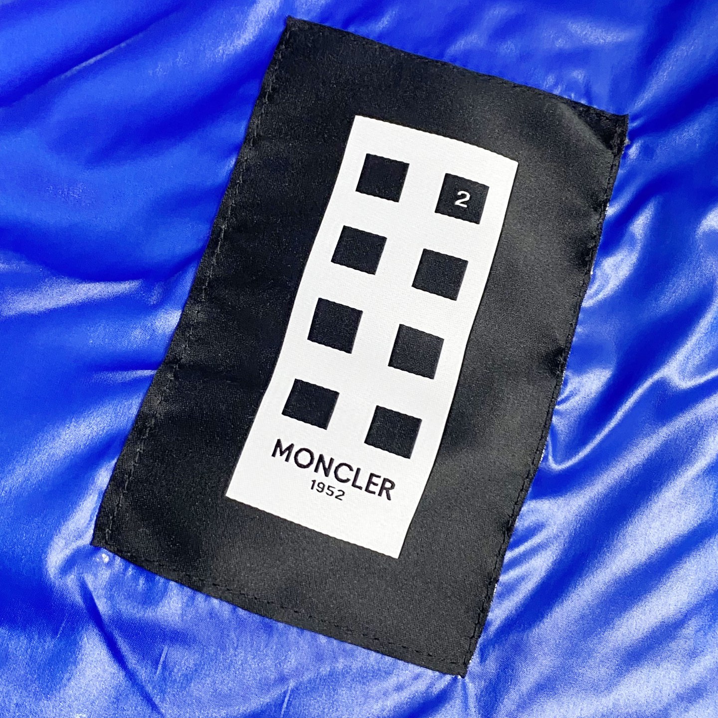 MOC25FW秋冬新款黑色漆面尼龙拉链羽绒马甲，毛毡刺绣徽章立领无袖羽绒服外套！贸易公司渠道稀出，同步官