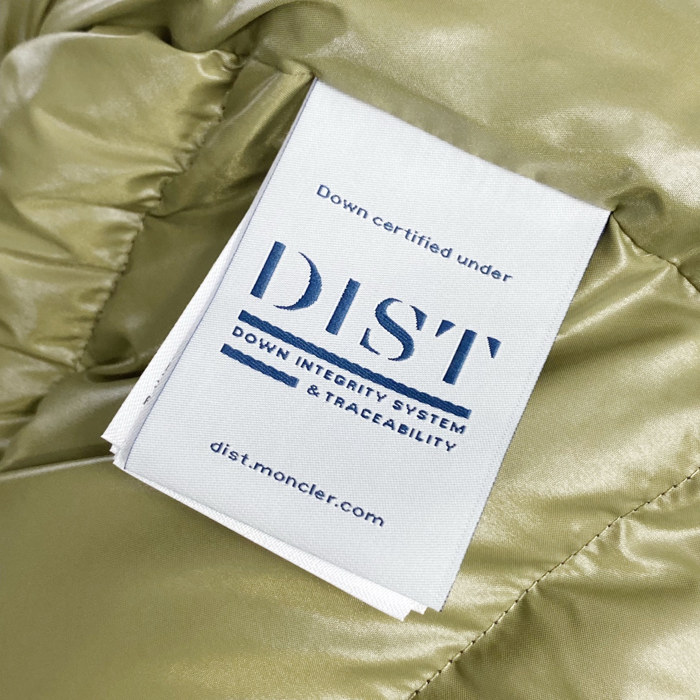 MOC25FW秋冬新款黑色漆面尼龙拉链羽绒马甲，毛毡刺绣徽章立领无袖羽绒服外套！贸易公司渠道稀出，同步官