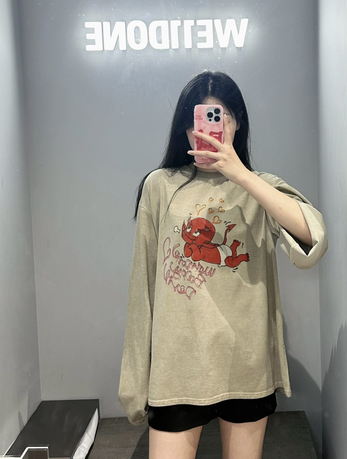 D81#💰 115
WELLDONE24SS官网同款可爱小恶魔印花长袖情侣T恤长袖
购入原版打版起样 对标原版品质
杏色采用炒色工艺 黑色采用炒盐工艺 复古感十足
颜色:杏色、黑色
码数:S、M、L