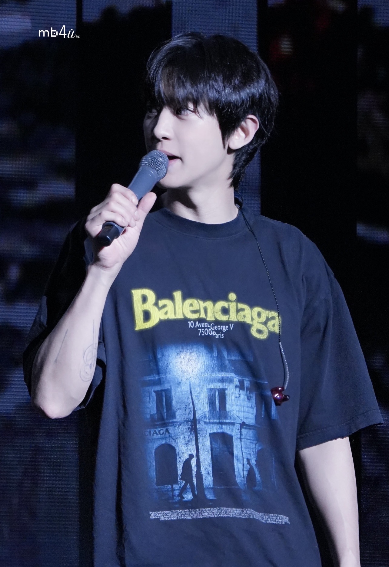 P100 balenciaga Balenciaga verano nuevo modelo Park Chanyeol misma parte superior del cuerpo París escena nocturna patr…