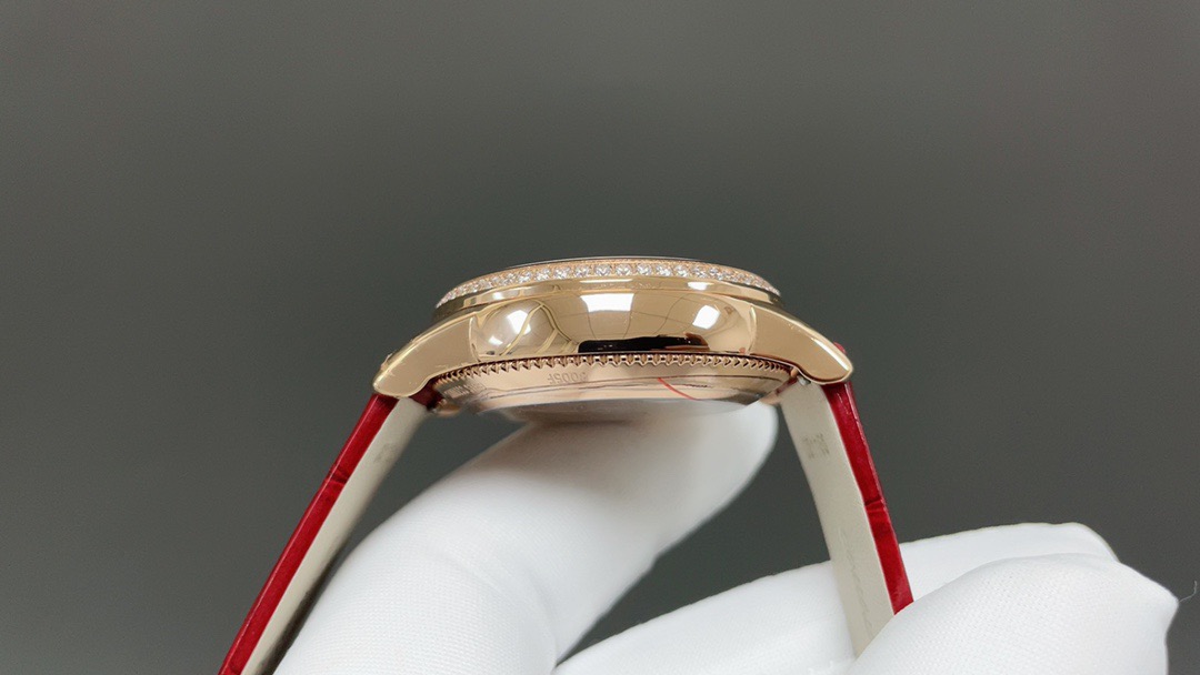 Luxurious United 4370 Watch: Elysian Series with Diamond Details and Moonstone Crown - 图片 5