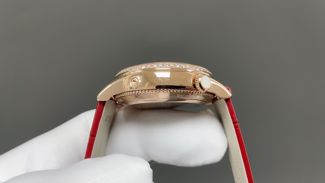 Luxurious United 4370 Watch: Elysian Series with Diamond Details and Moonstone Crown - 图片 4