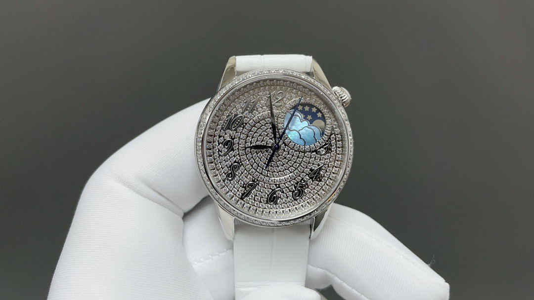 Luxurious United 4370 Watch Collection: Elegance, Diamonds, and Timeless Love