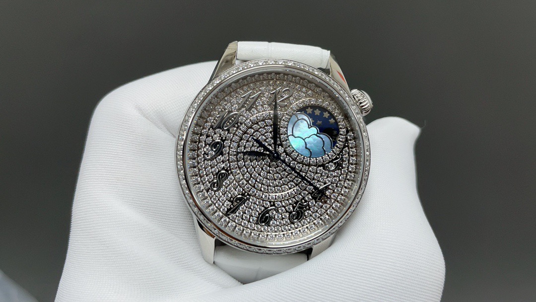 Luxurious United 4370 Watch Collection: Elegance, Diamonds, and Timeless Love - 图片 3