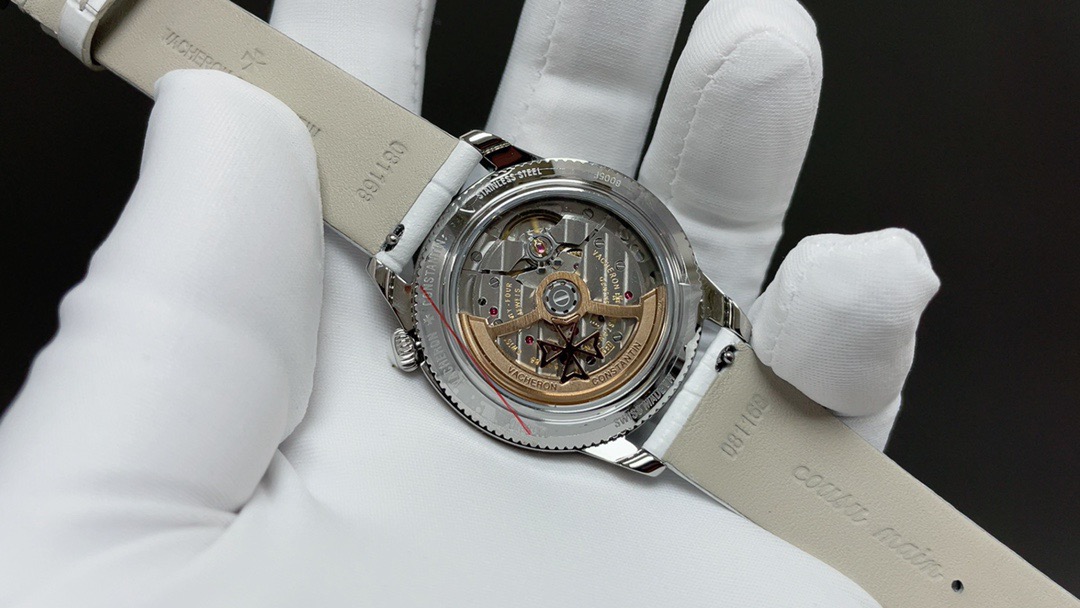 Luxurious United 4370 Watch Collection: Elegance, Diamonds, and Timeless Love - 图片 6
