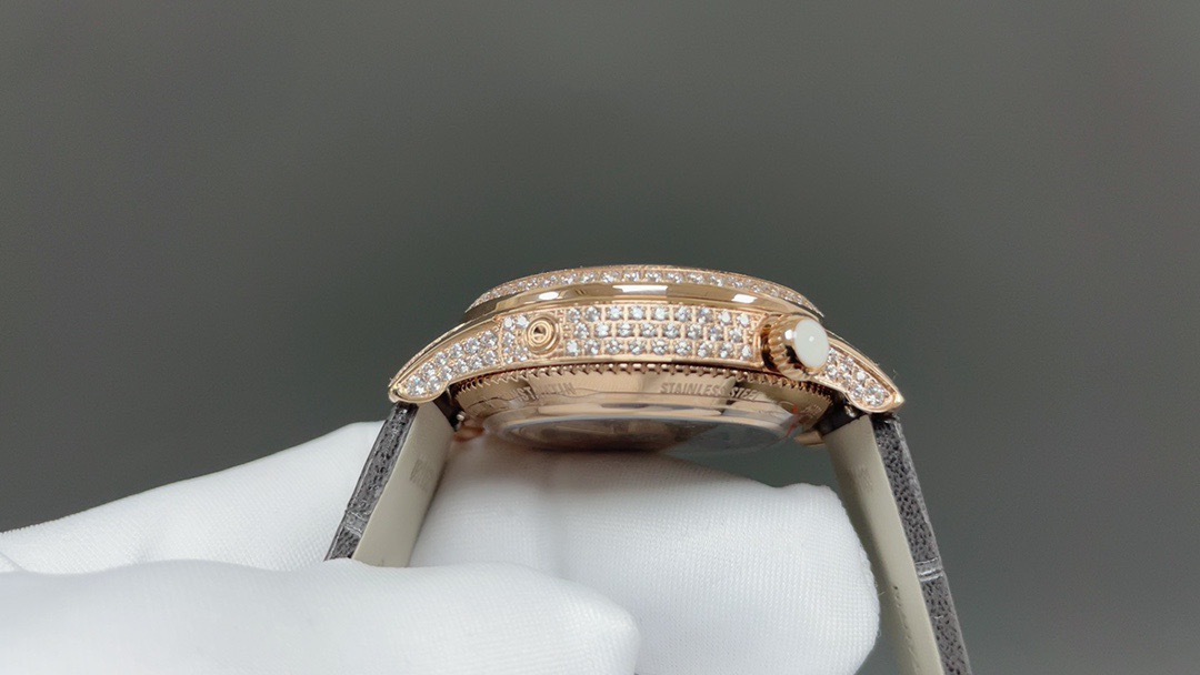 Luxurious United 4370 Watch: Elysian Series with Diamonds and Moonstone - 图片 4