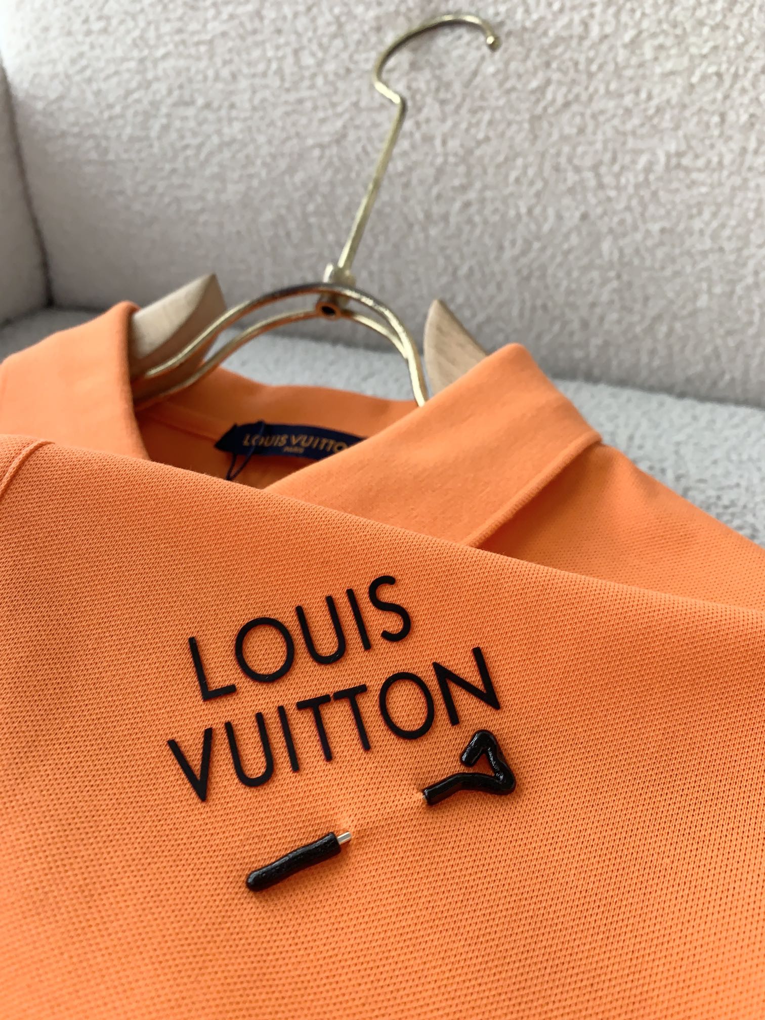 LouisVuit*on路易*登2024春夏新款短袖Polo衫最新工艺时尚元素设计理念！胸前刺绣logo