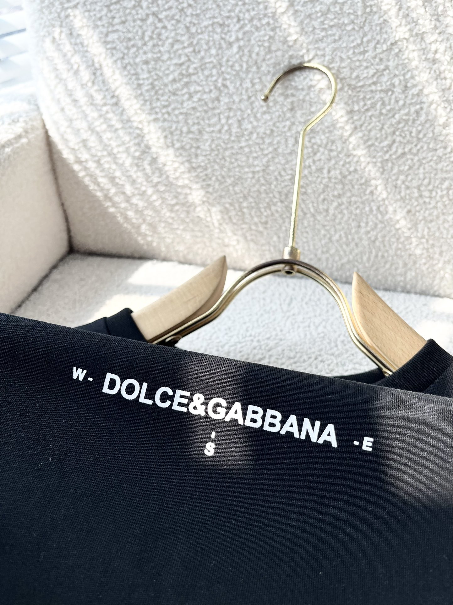 Dolce&Gabba*a杜嘉*纳2024春夏新款男女同款短袖T恤专柜同步发售！定制专属纯棉面料胸前字母