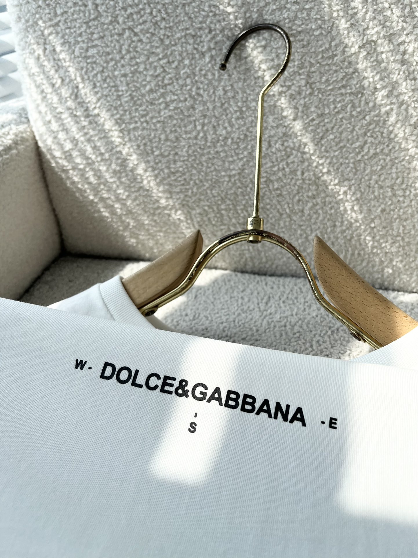Dolce&Gabba*a杜嘉*纳2024春夏新款男女同款短袖T恤专柜同步发售！定制专属纯棉面料胸前字母