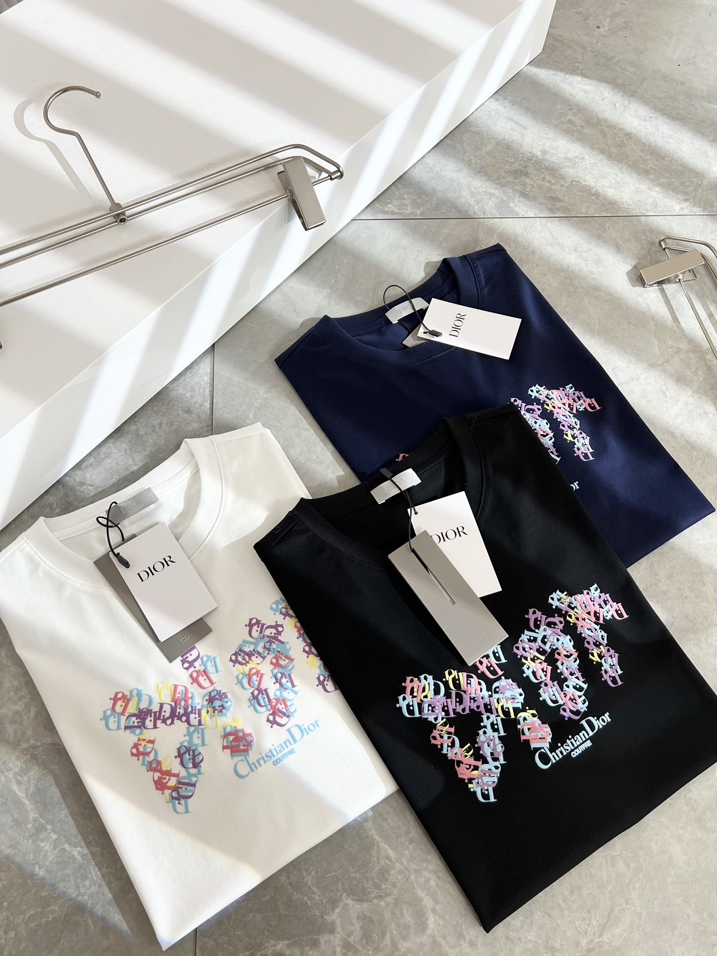 Curratamos lo mejor
 Dior Ropa Camiseta Impresión Universal para hombres y mujeres Algodón Colección primavera – verano Fashion Manga corta