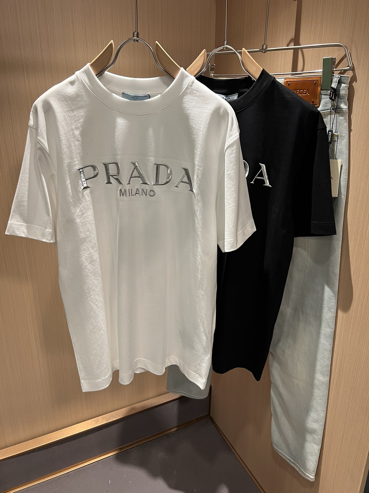Top
 Prada Clothing T-Shirt Perfect Quality Designer Replica
 Embroidery Unisex Cotton Spring/Summer Collection Fashion Short Sleeve
