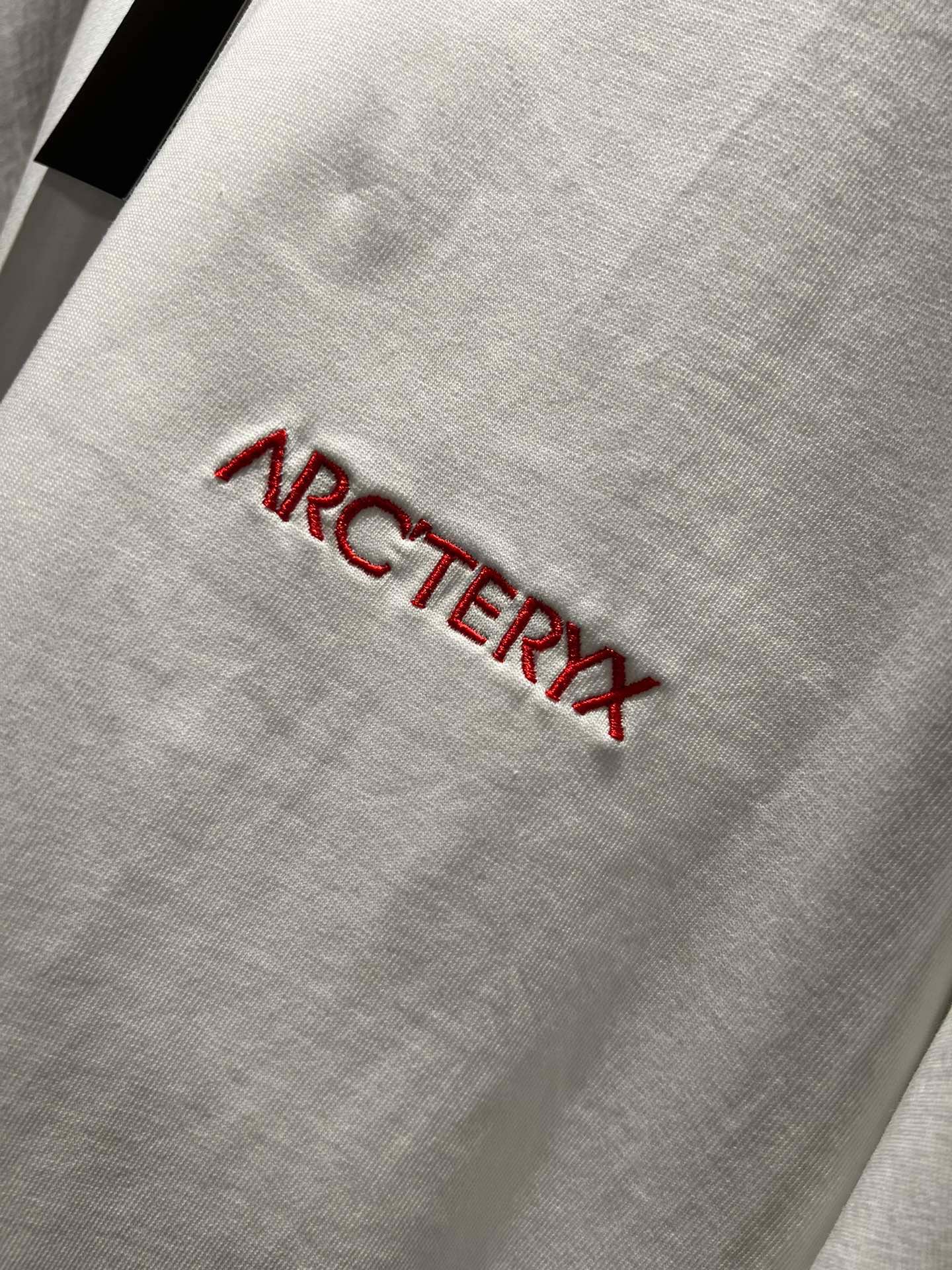 ARCTER*X始*祖鸟2024春夏新款男女同款休闲短袖T恤户外品牌可能大家第一想到的就是加拿大鹅始祖鸟