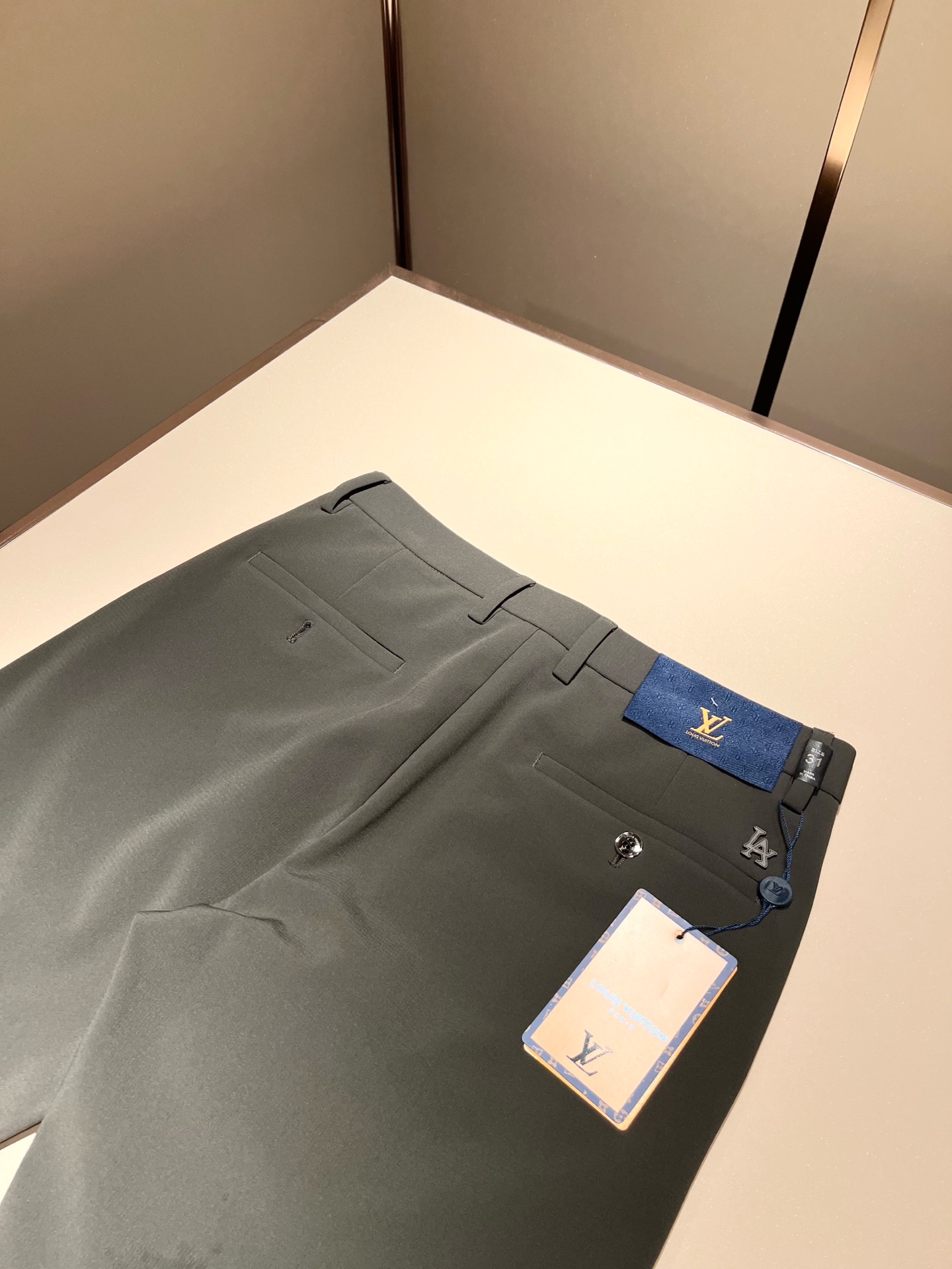  【⚠️】 LouisVuitt*路易*登  2025早春新款男士休闲西裤，男士经典时尚百搭商务休闲西裤