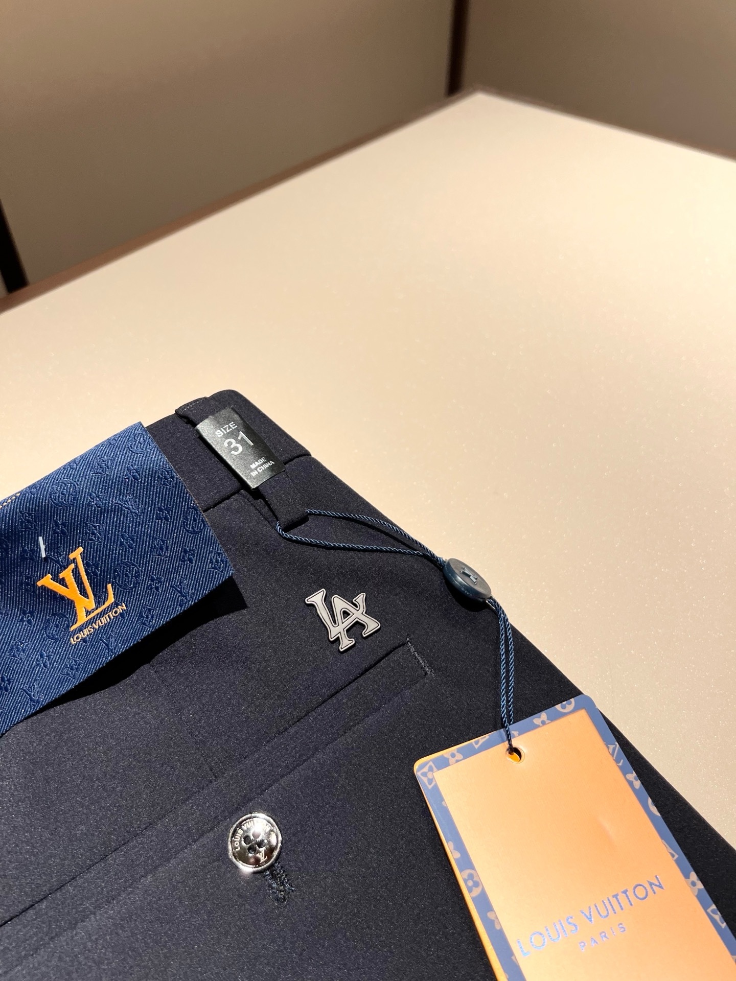 【⚠️】 LouisVuitt*路易*登 2025早春新款男士休闲西裤,男士经典时尚百搭商务休闲西裤